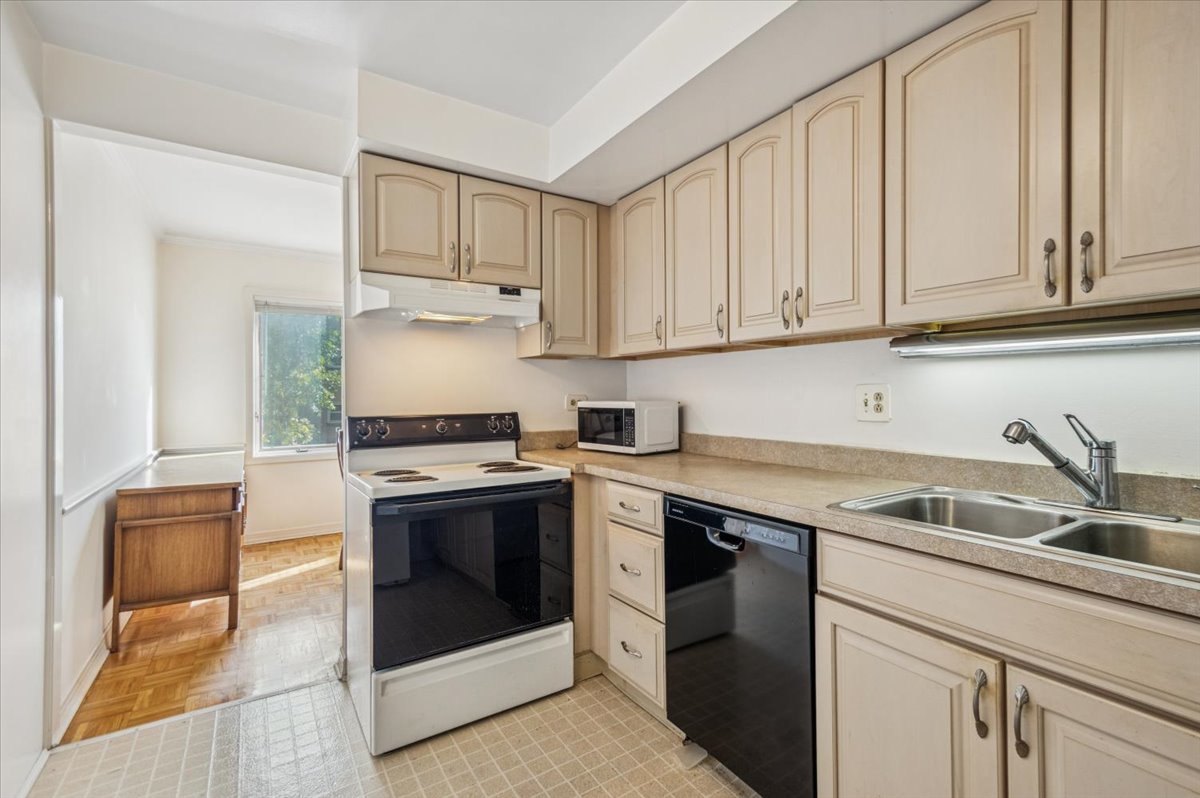 5220 N Rockwell Avenue Unit: 1S