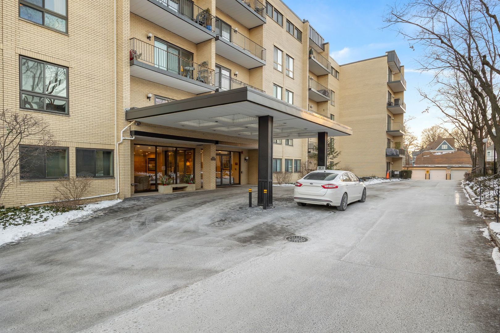221 N Kenilworth Avenue Unit: 208