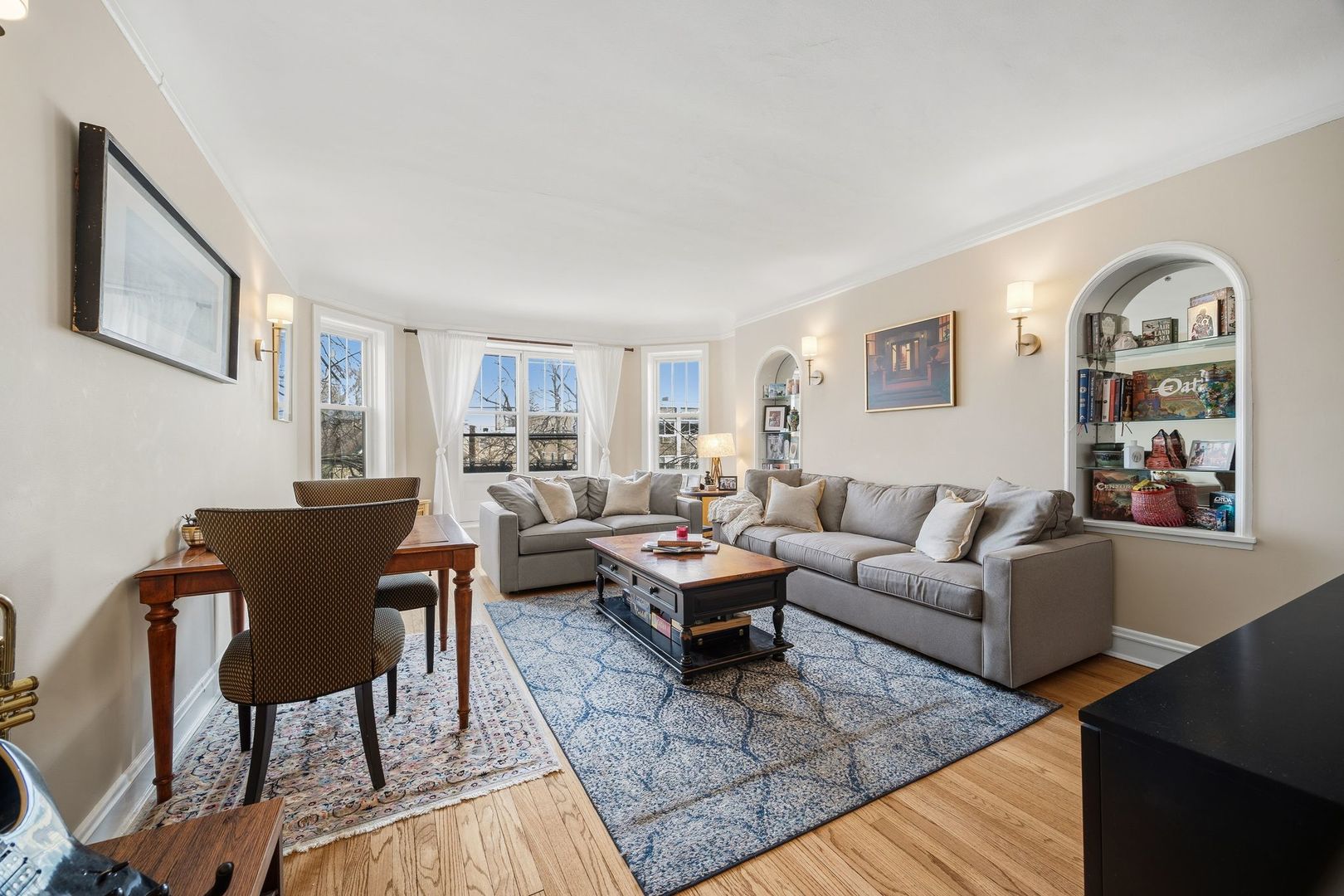 227 N Grove Avenue Unit: 3