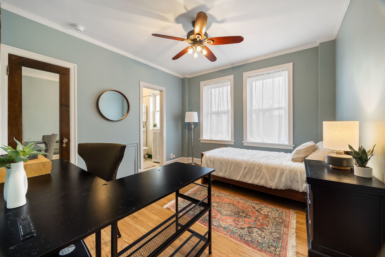 227 N Grove Avenue Unit: 3