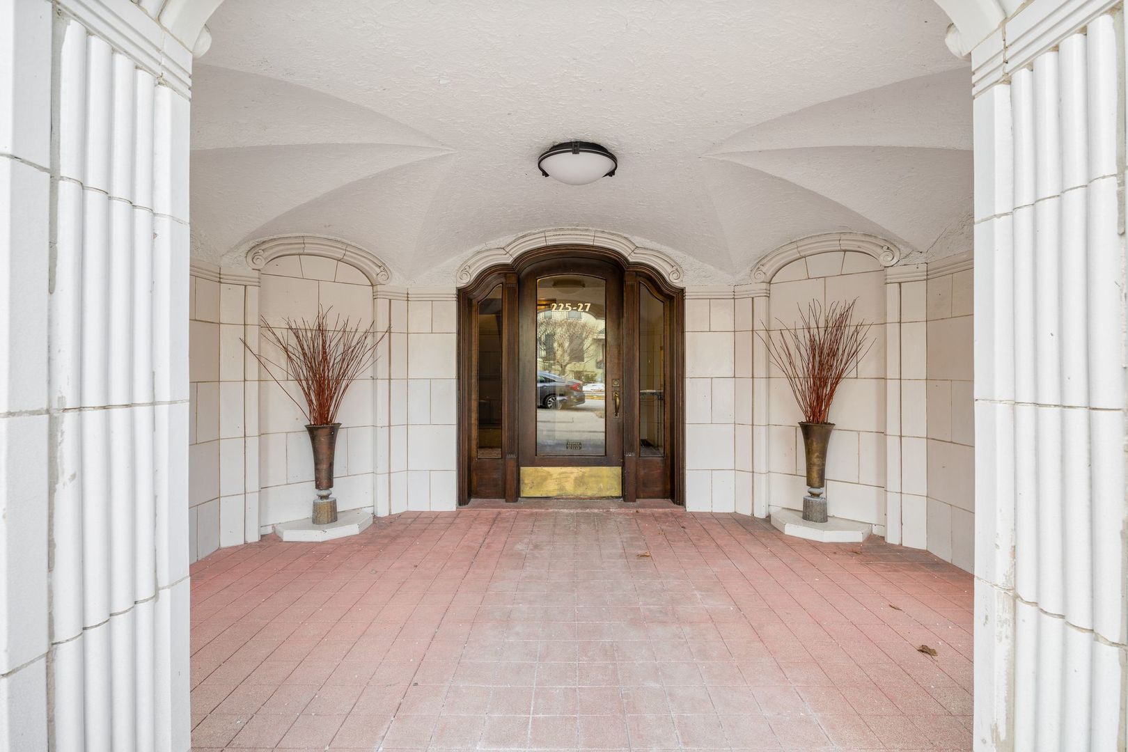 227 N Grove Avenue Unit: 3