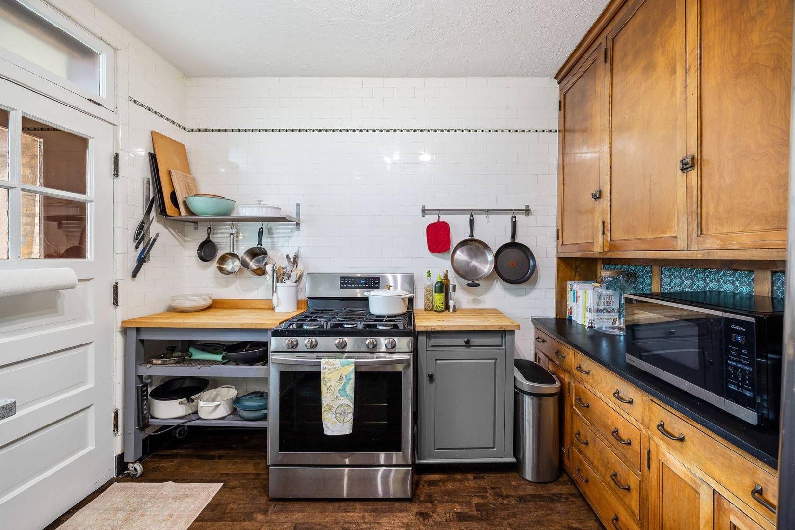227 N Grove Avenue Unit: 3