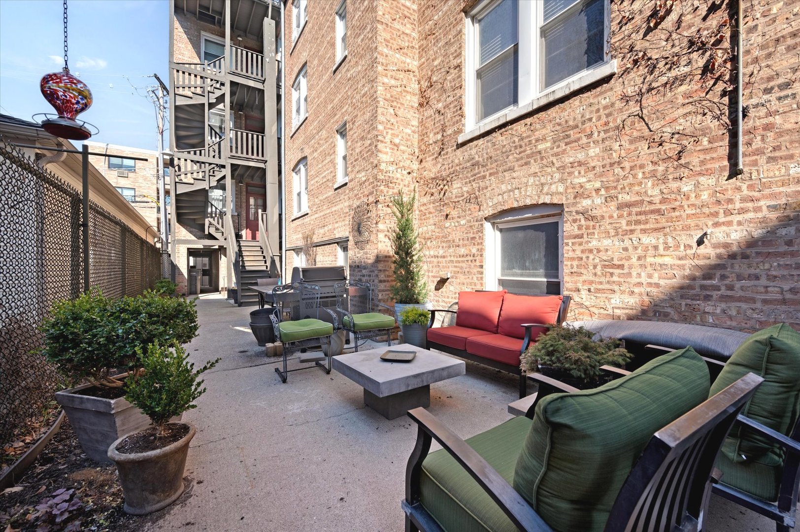 227 N Grove Avenue Unit: 3
