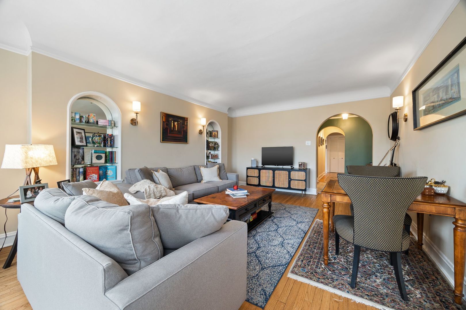 227 N Grove Avenue Unit: 3