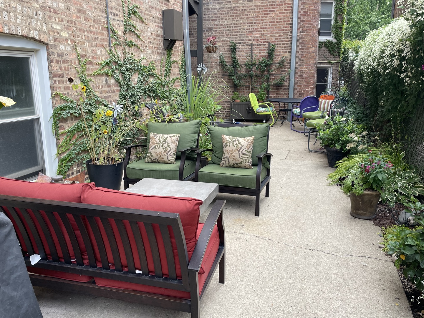 227 N Grove Avenue Unit: 3