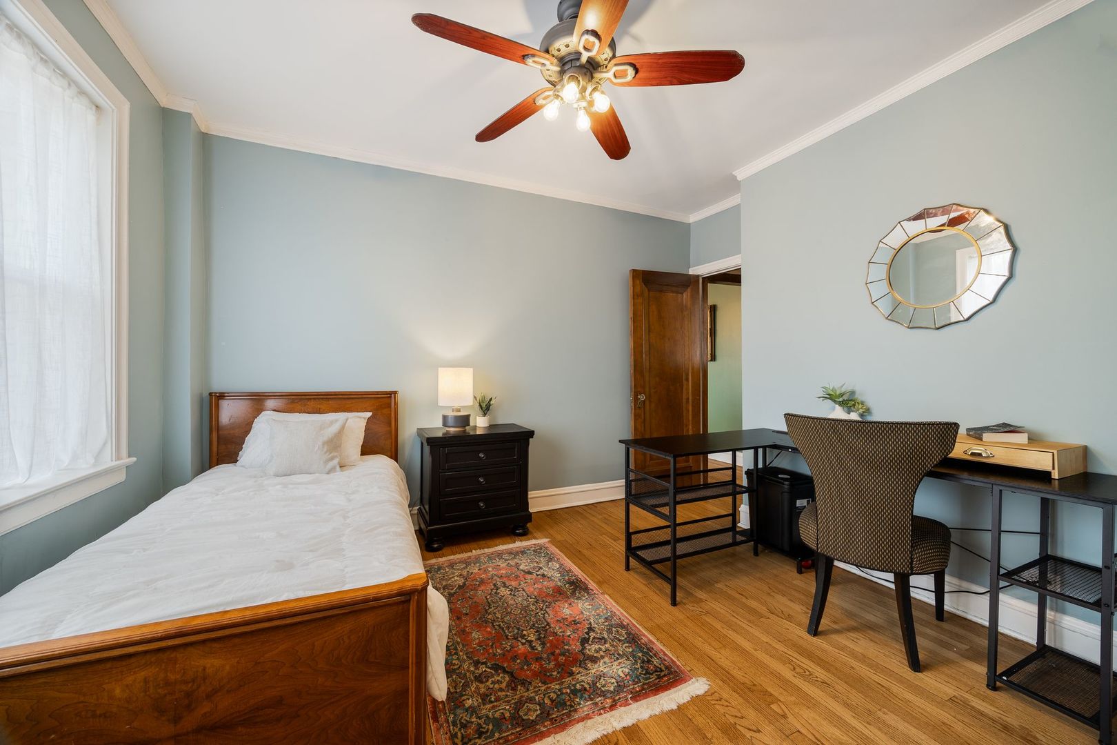 227 N Grove Avenue Unit: 3