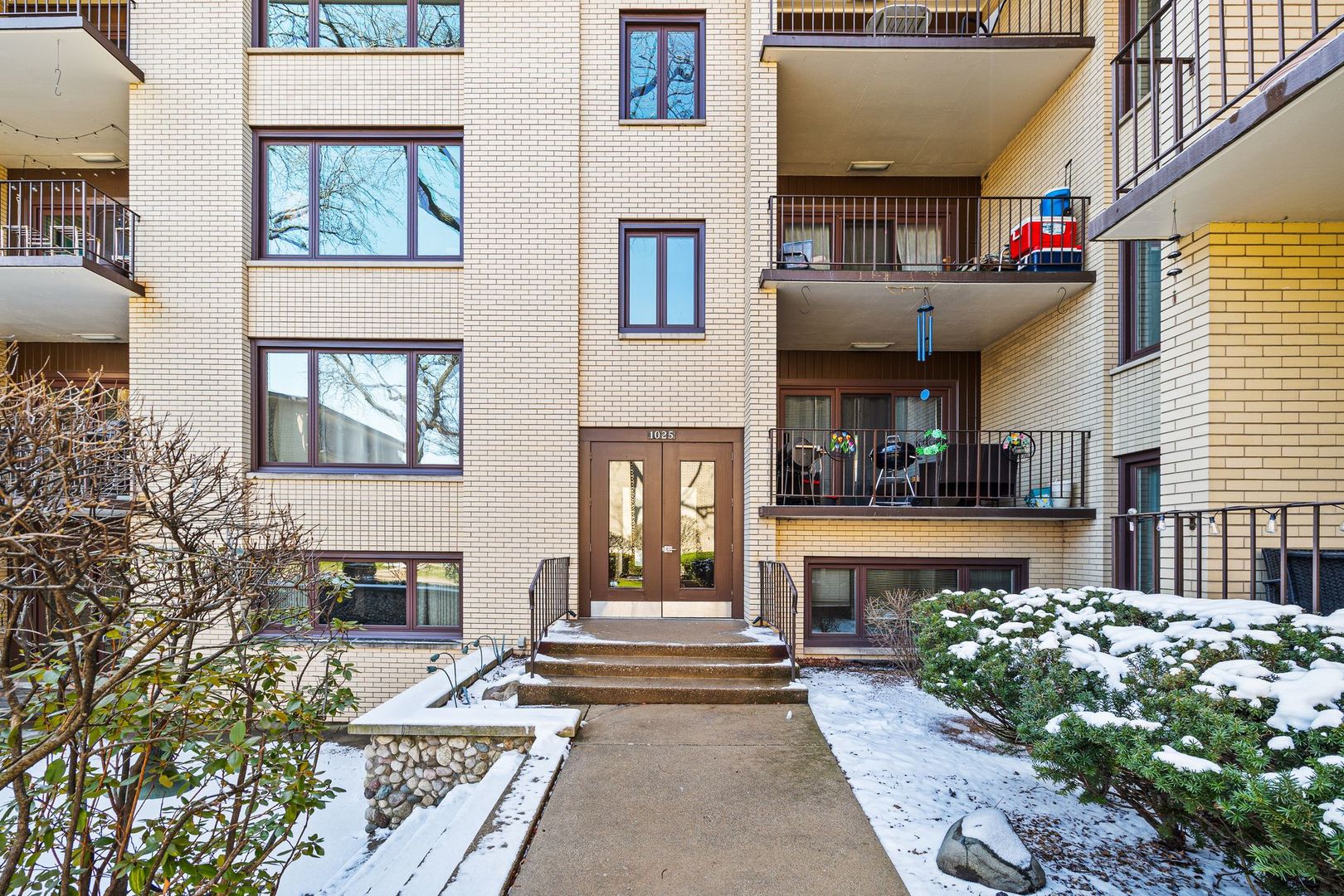1025 Washington Boulevard Unit: 301
