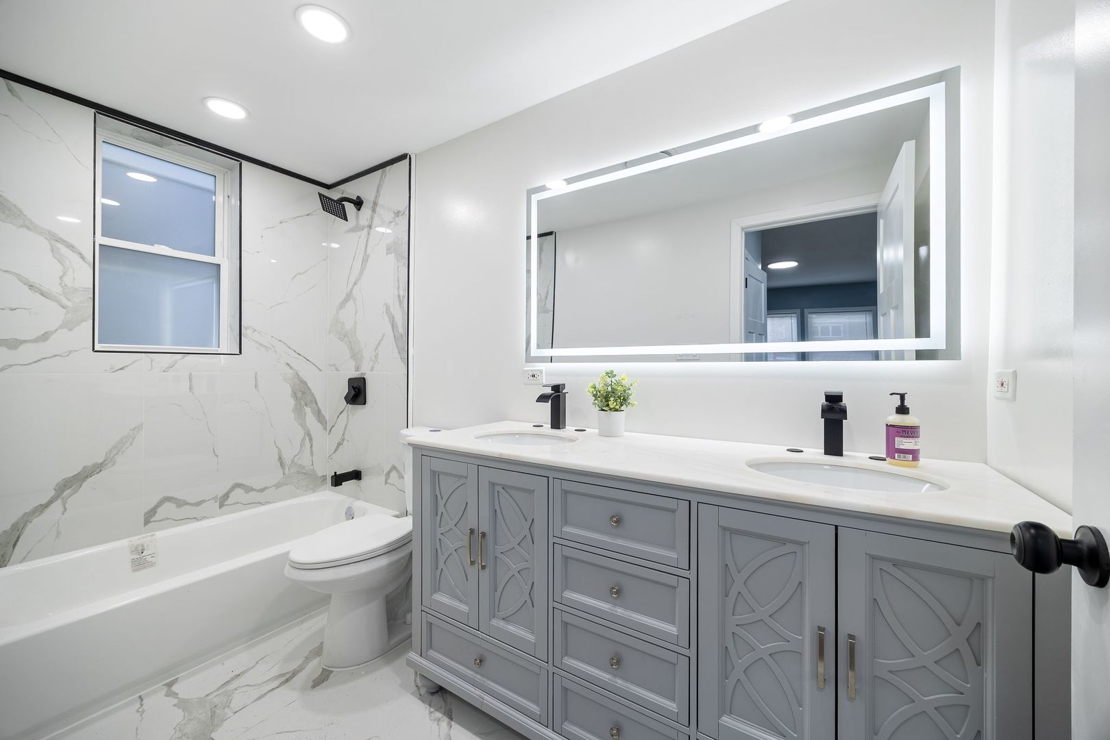 1132 N Waller Avenue