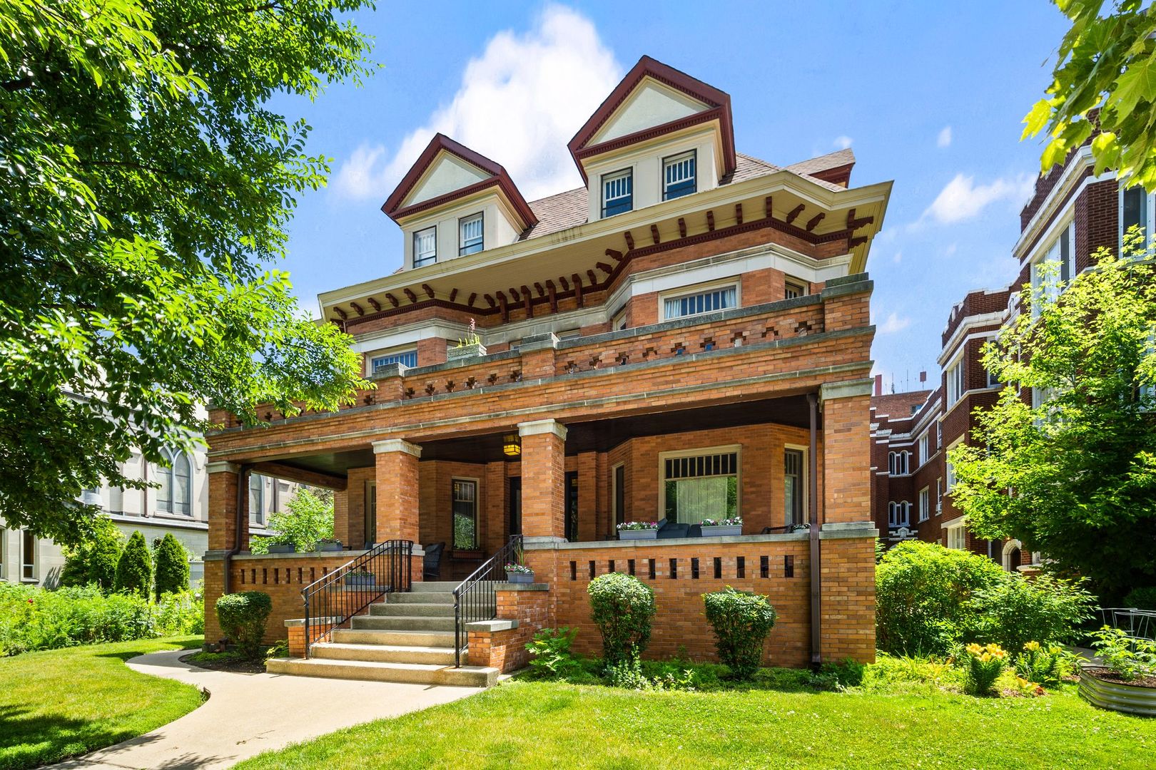 711 Washington Boulevard Unit: 2E