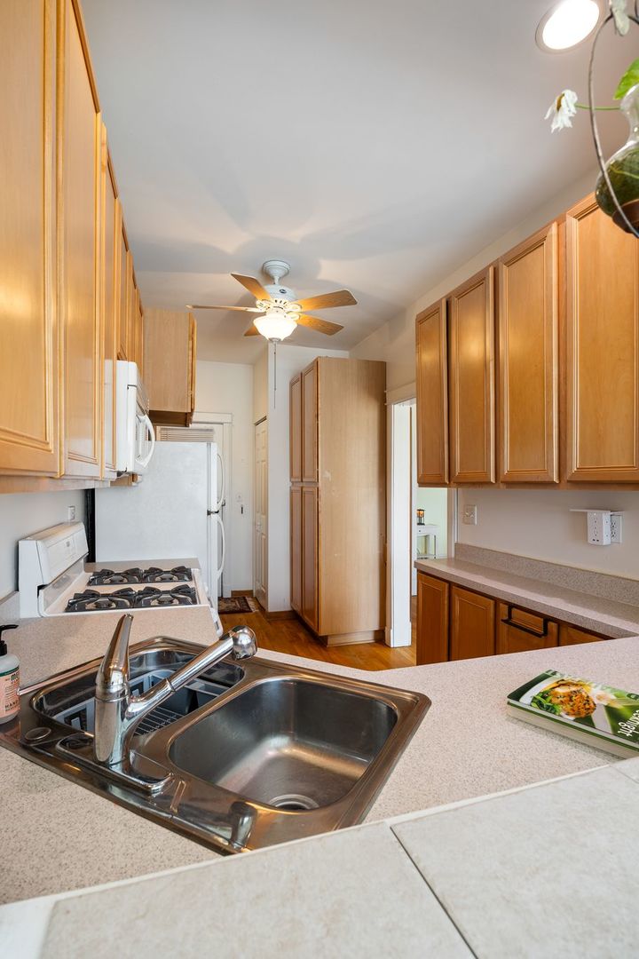 711 Washington Boulevard Unit: 2E