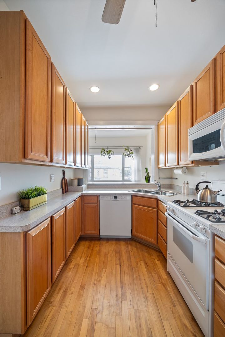 711 Washington Boulevard Unit: 2E
