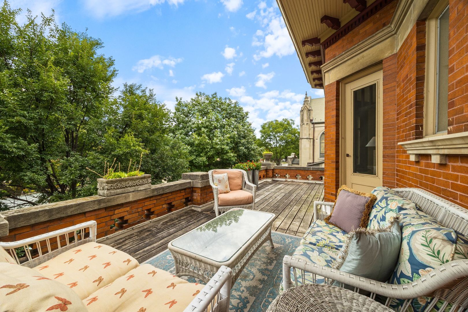 711 Washington Boulevard Unit: 2E