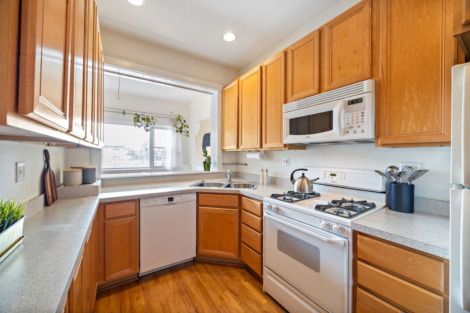 711 Washington Boulevard Unit: 2E