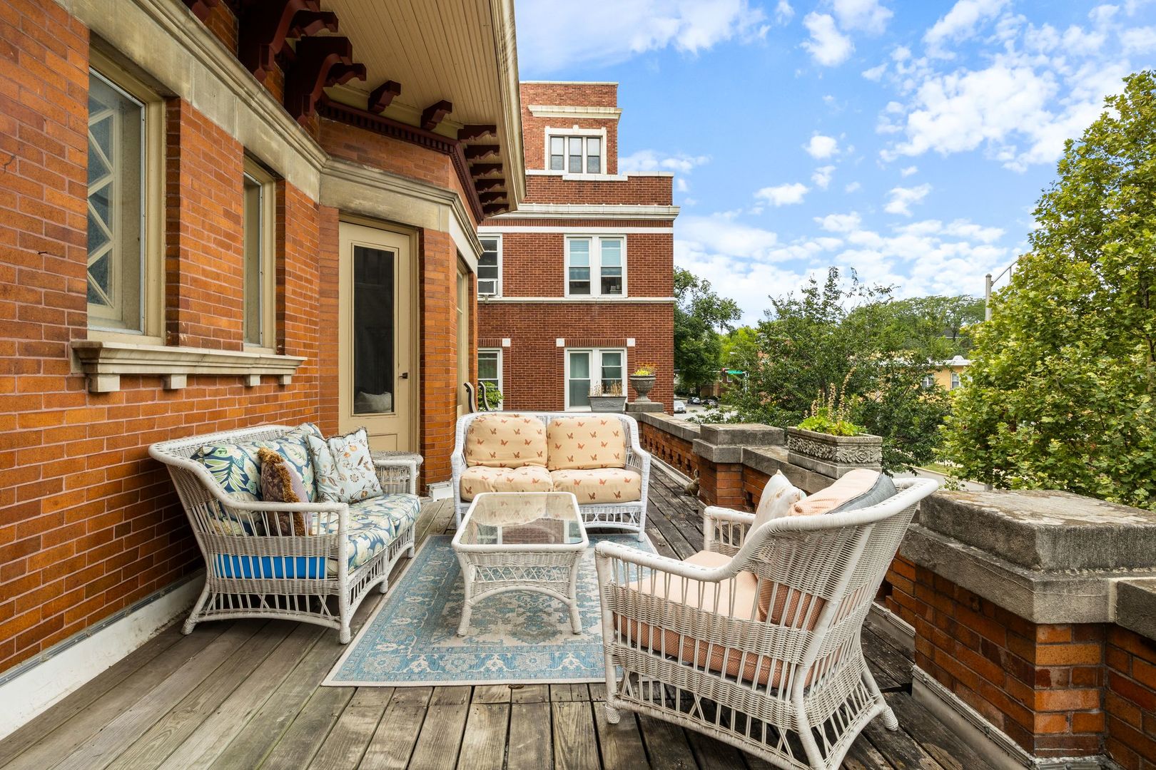 711 Washington Boulevard Unit: 2E