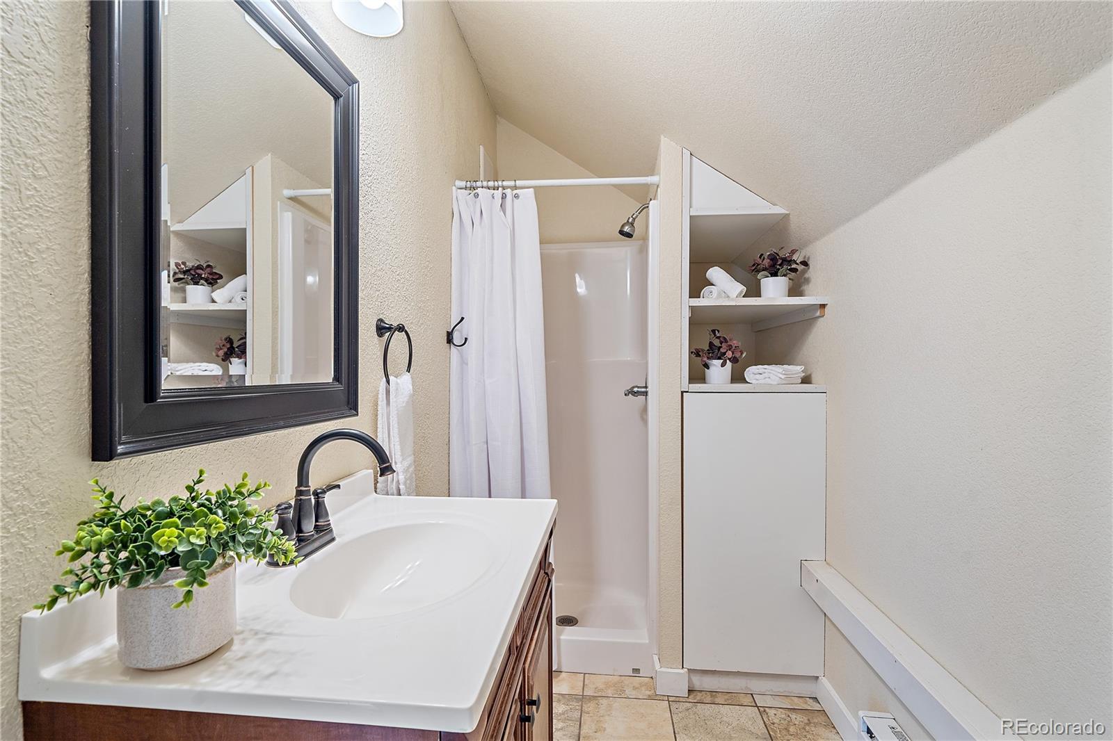 1506 S Foothills Highway