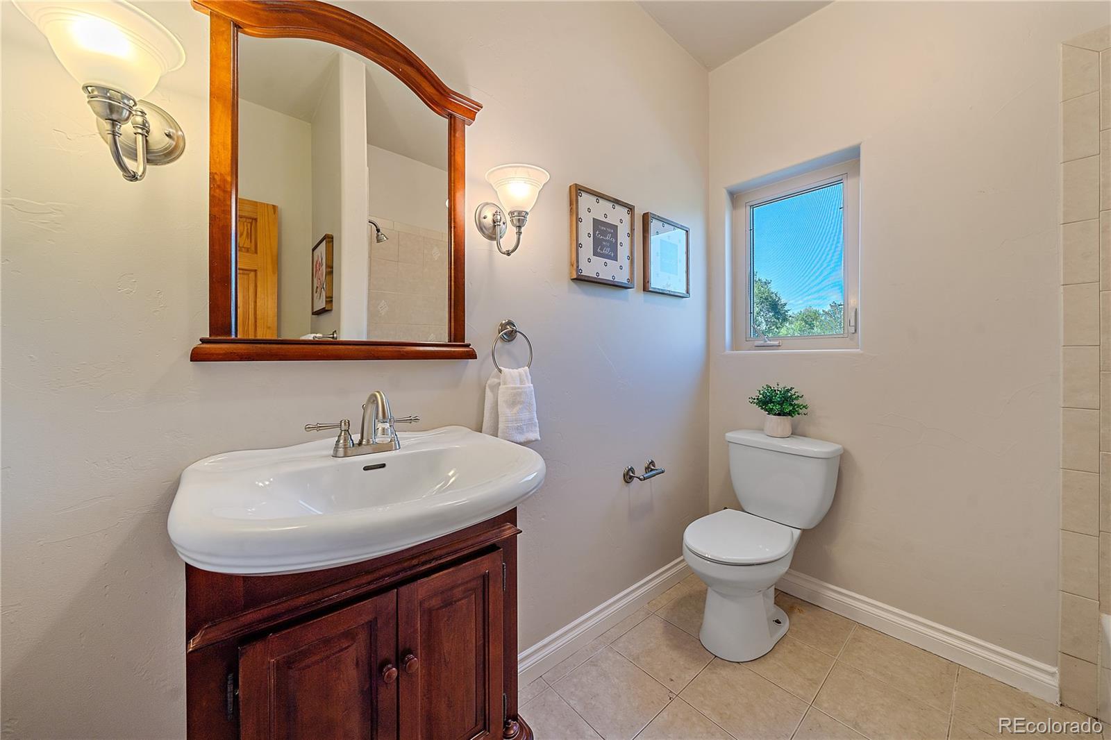 1506 S Foothills Highway