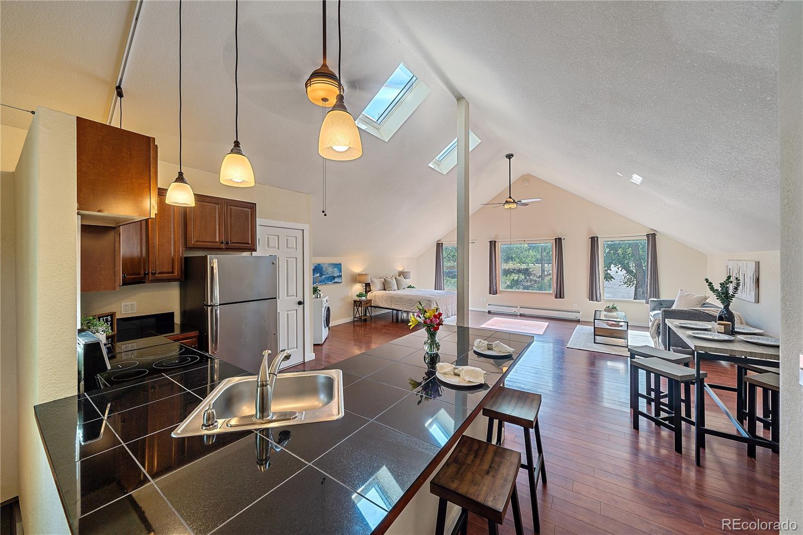 1506 S Foothills Highway