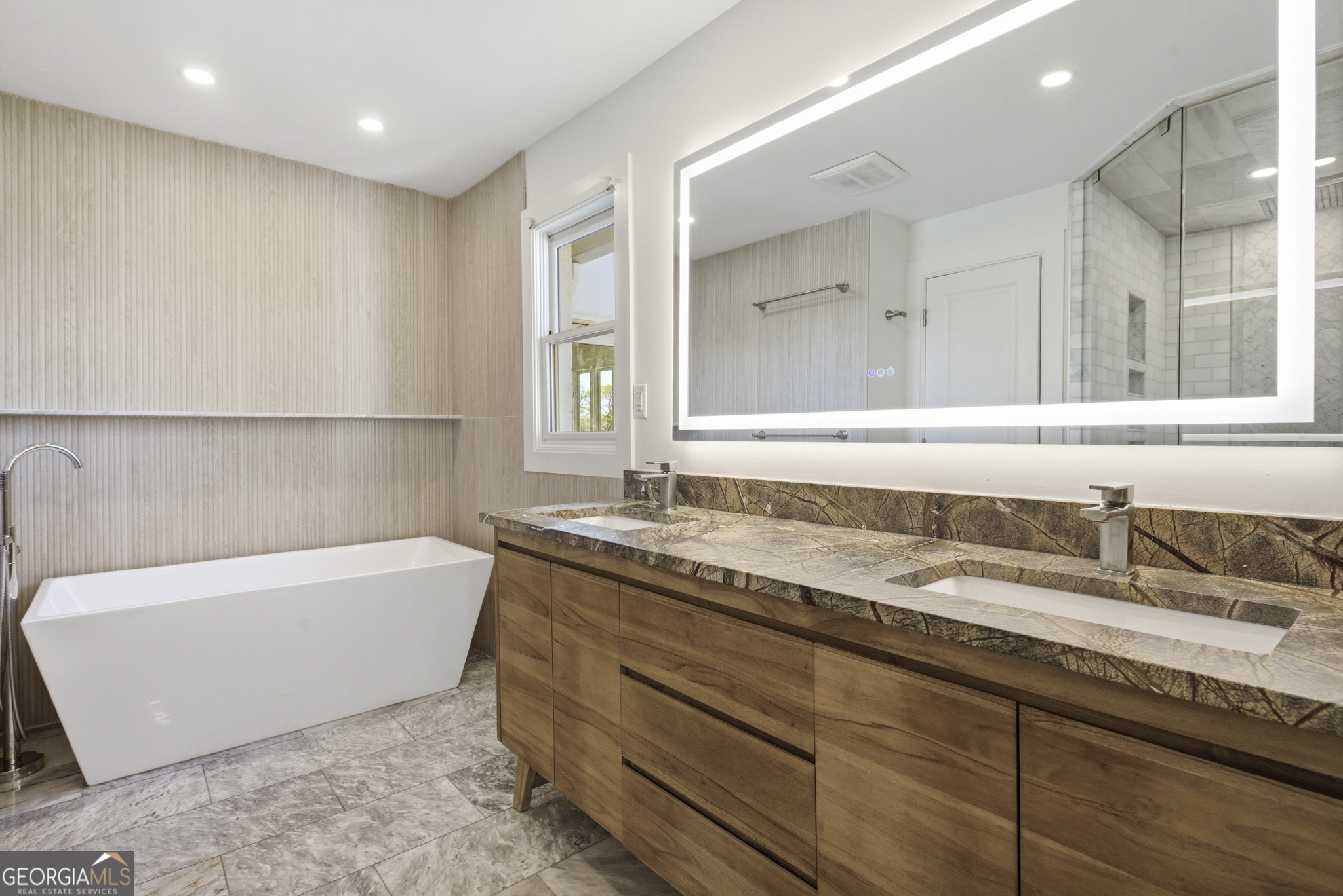 3296 Shoreland Drive