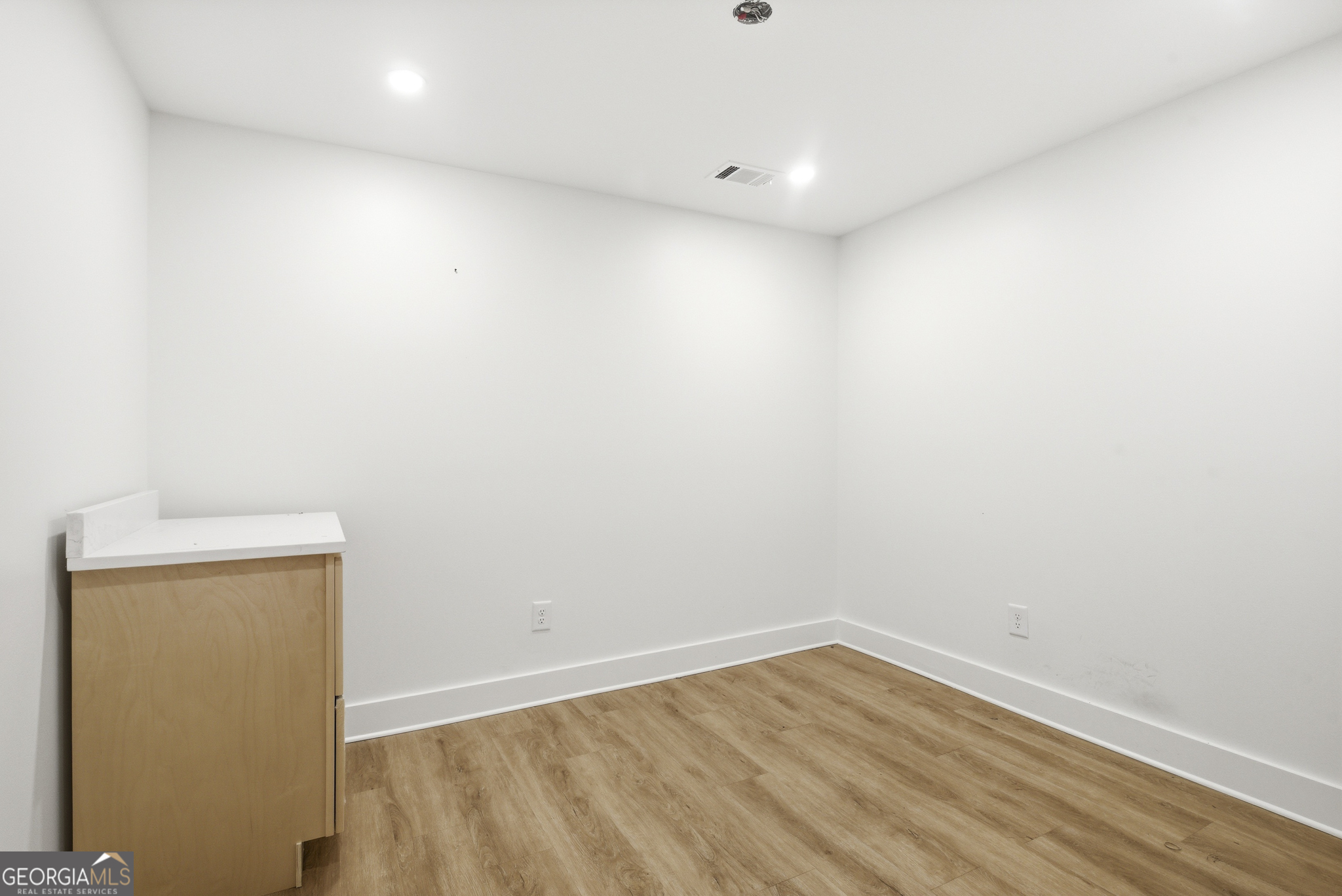 3296 Shoreland Drive