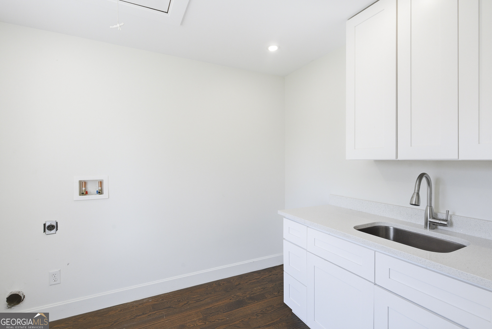 3296 Shoreland Drive