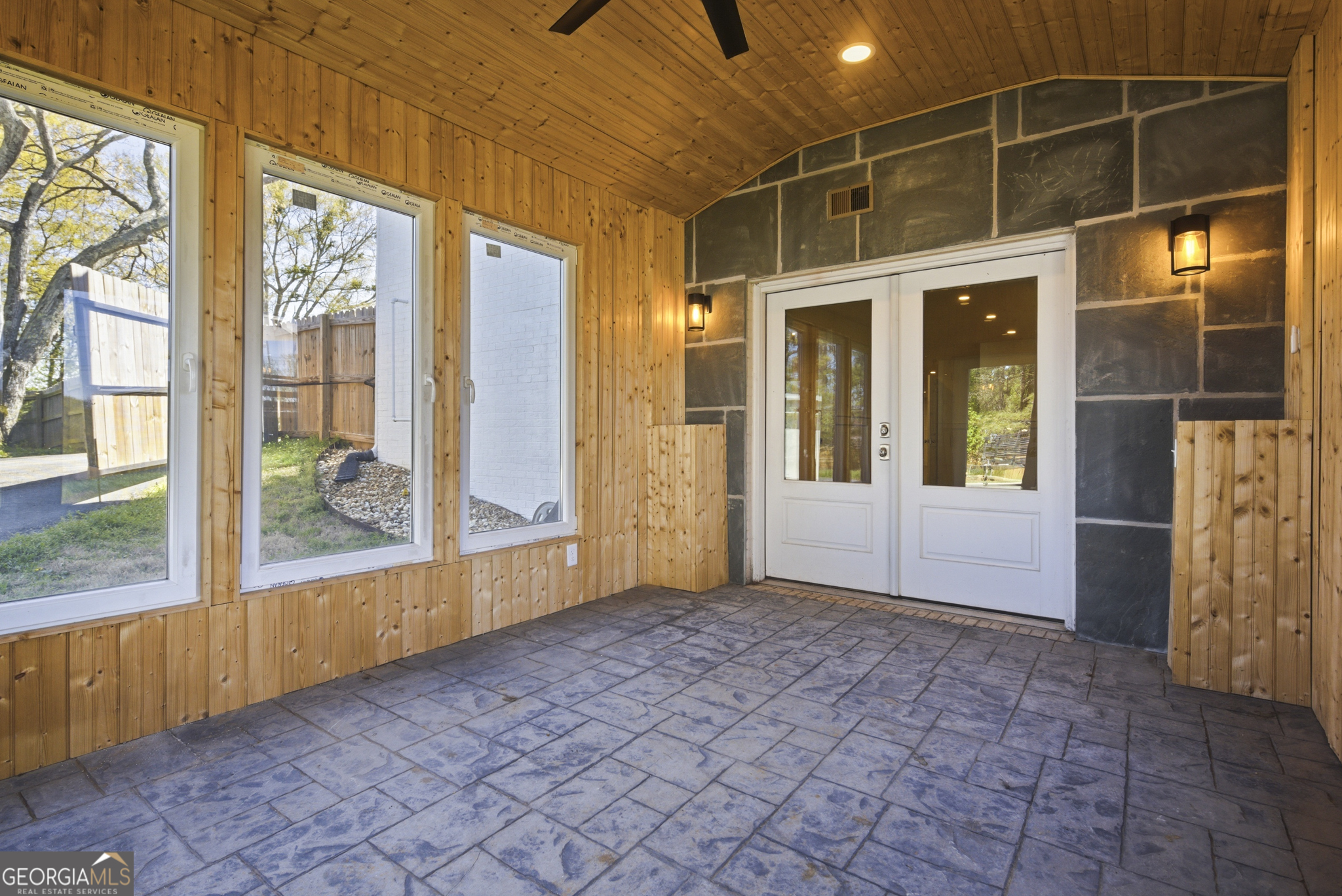 3296 Shoreland Drive