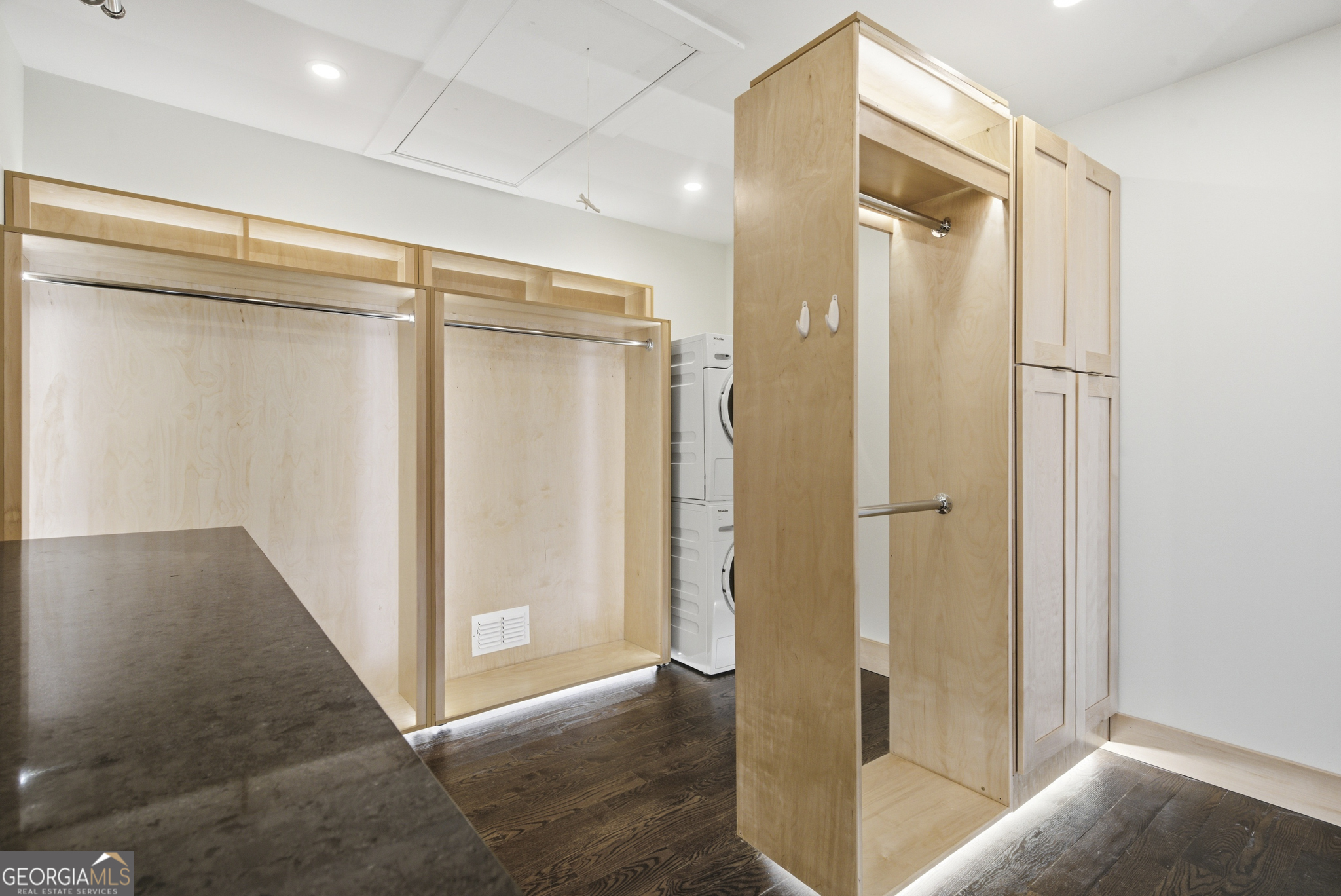 3296 Shoreland Drive