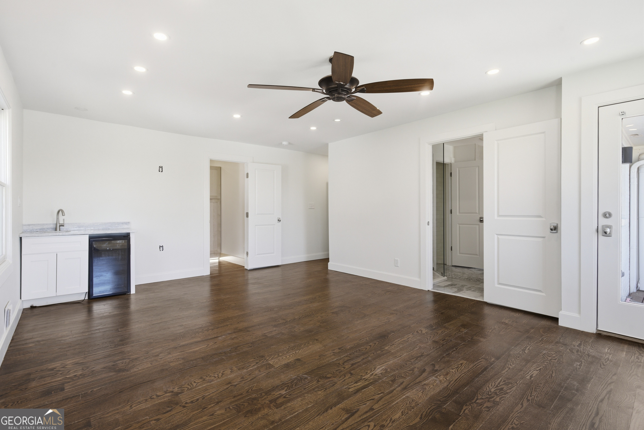 3296 Shoreland Drive