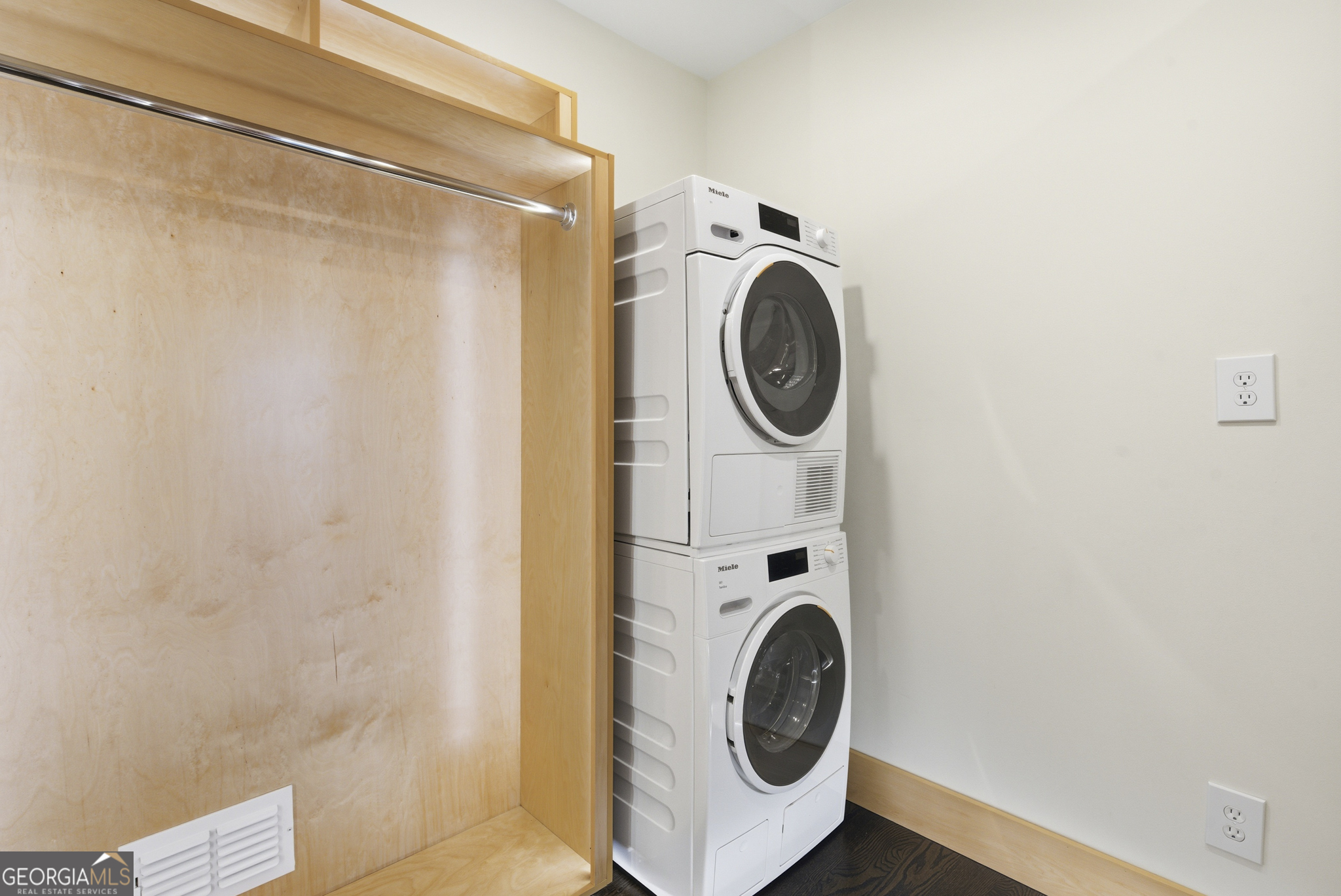 3296 Shoreland Drive