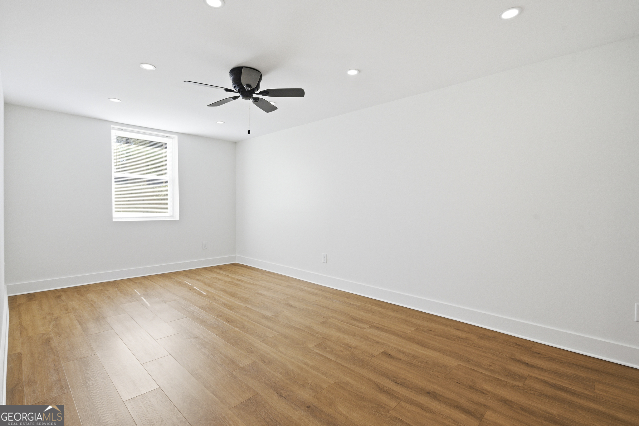 3296 Shoreland Drive