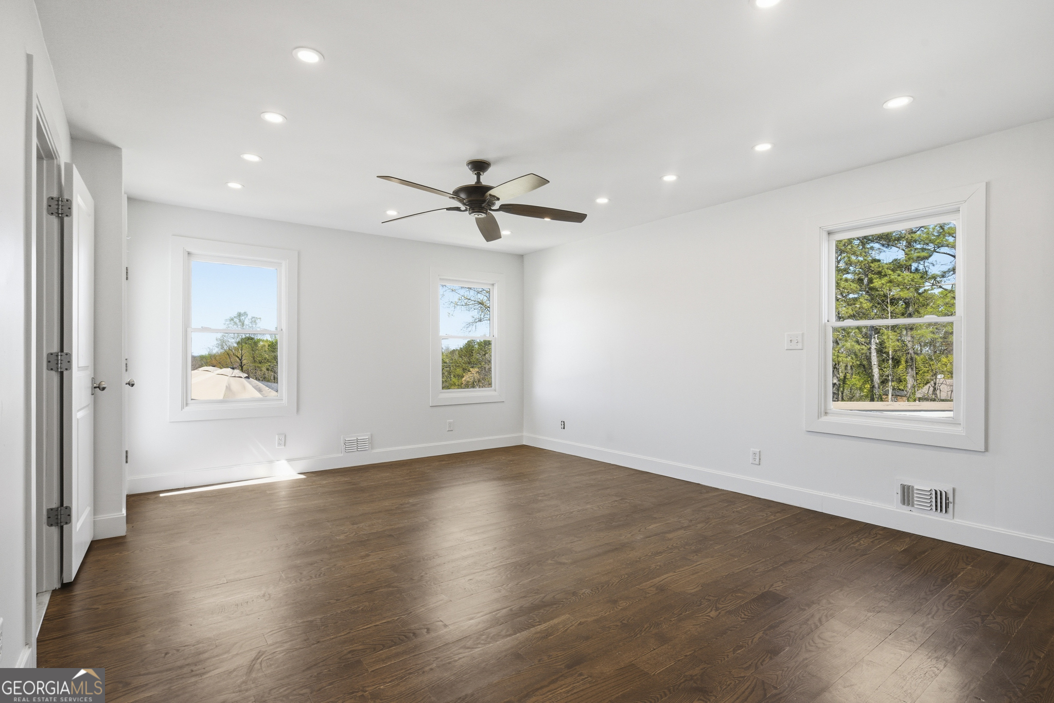 3296 Shoreland Drive