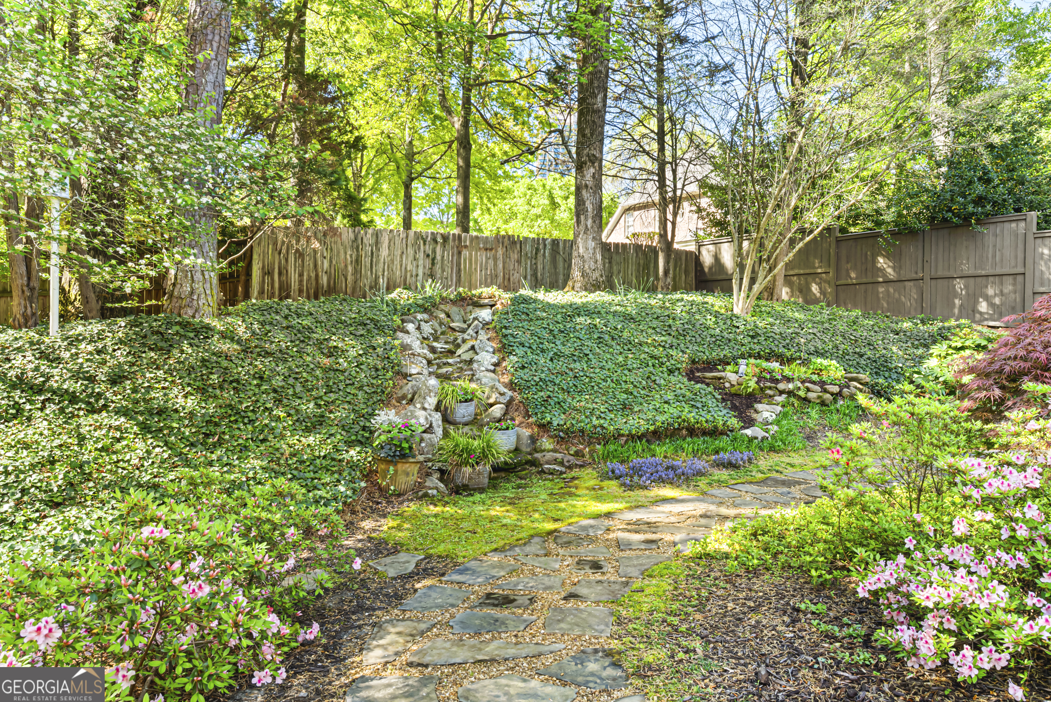 885 Carlton Ridge NE