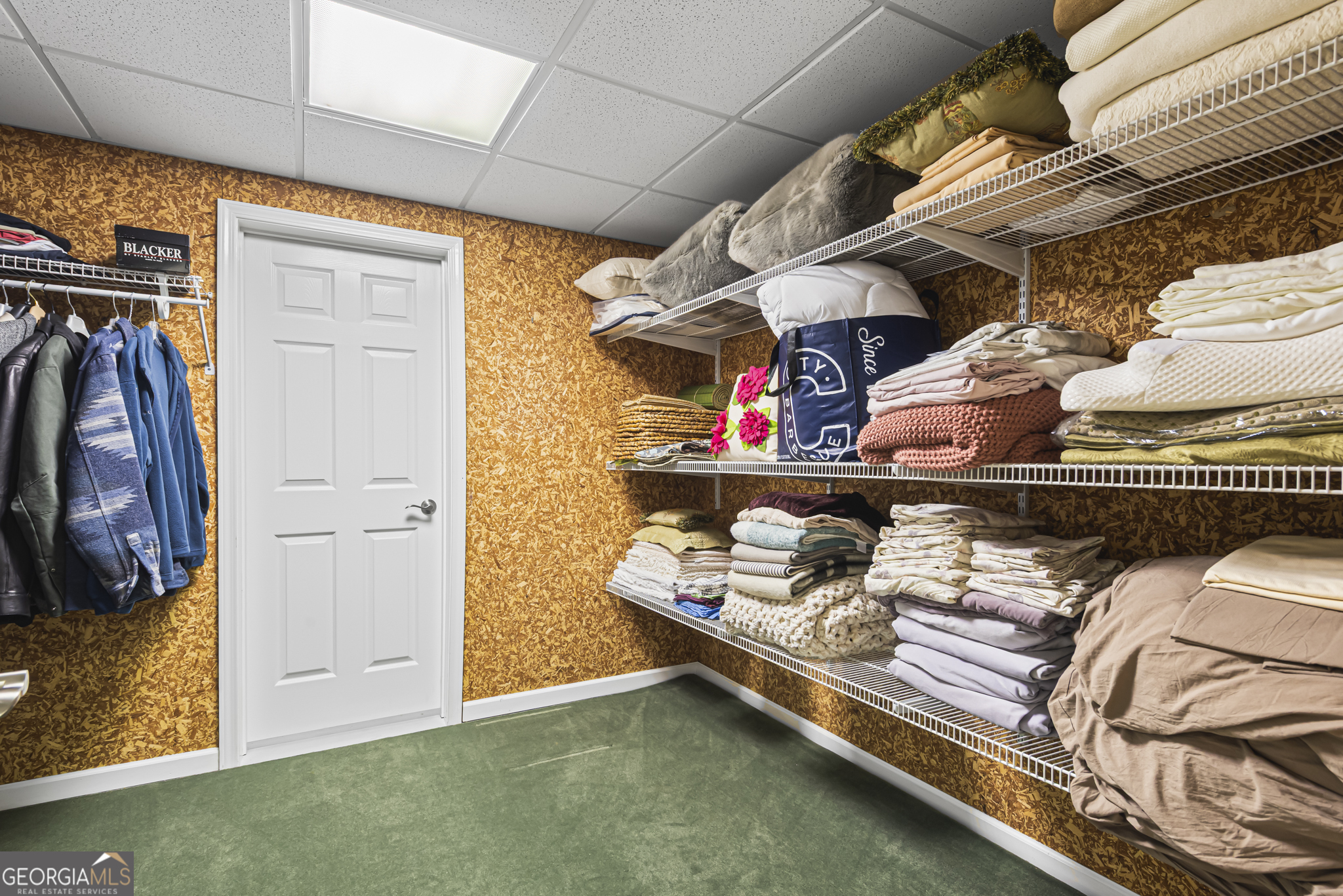 885 Carlton Ridge NE