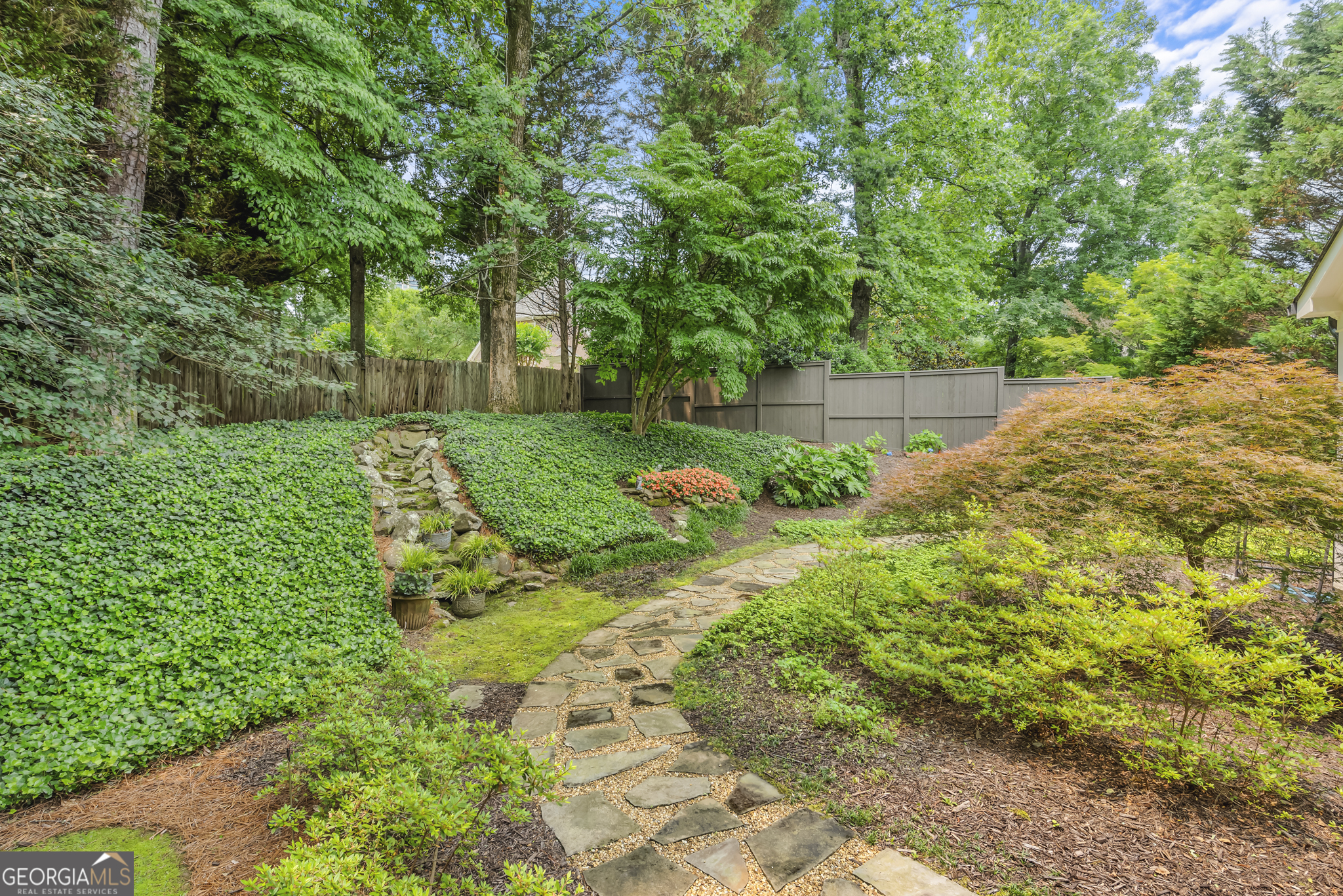 885 Carlton Ridge NE