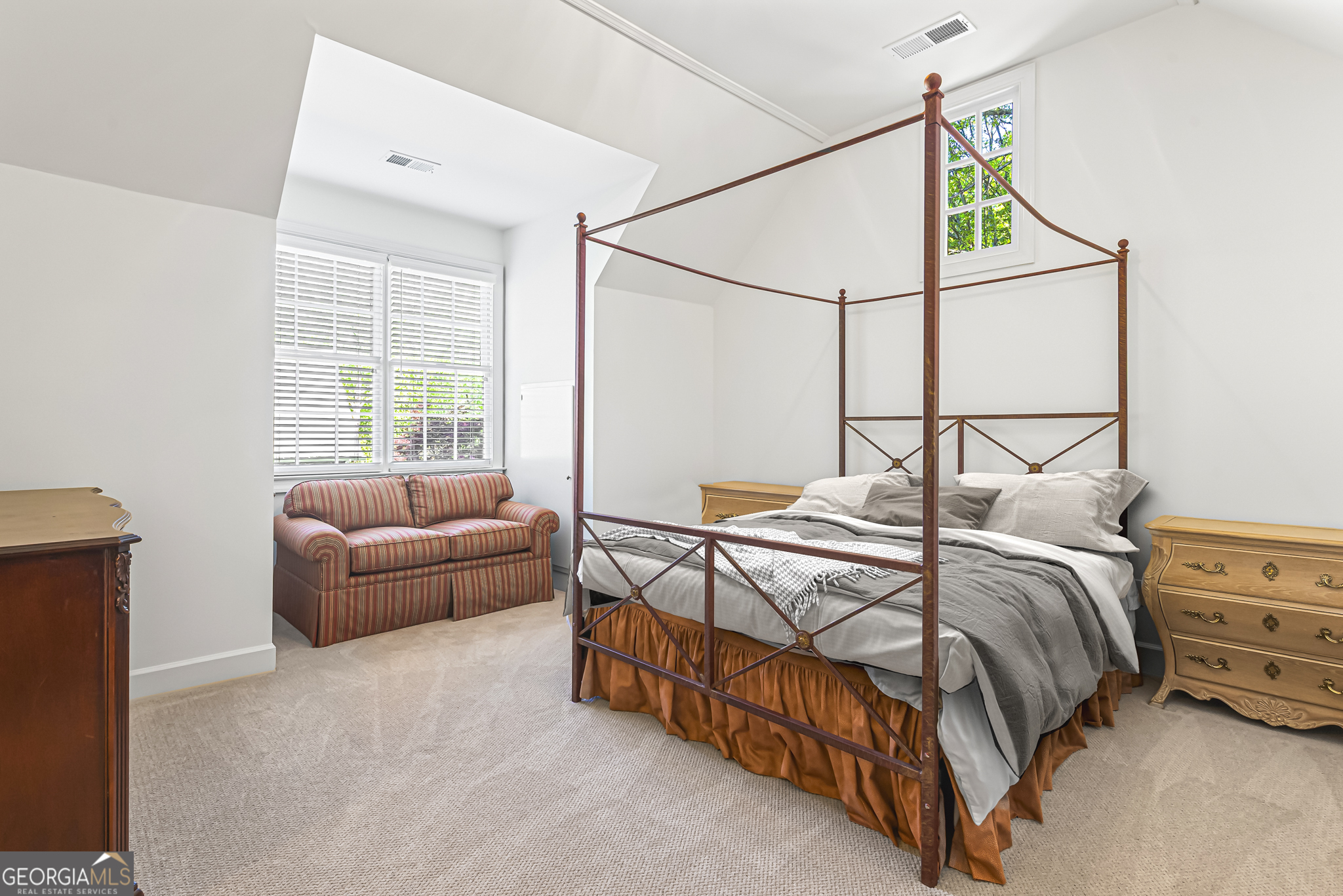 885 Carlton Ridge NE