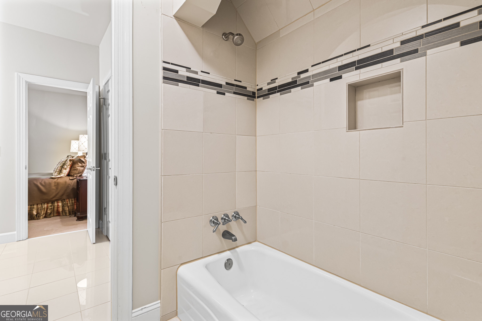 885 Carlton Ridge NE