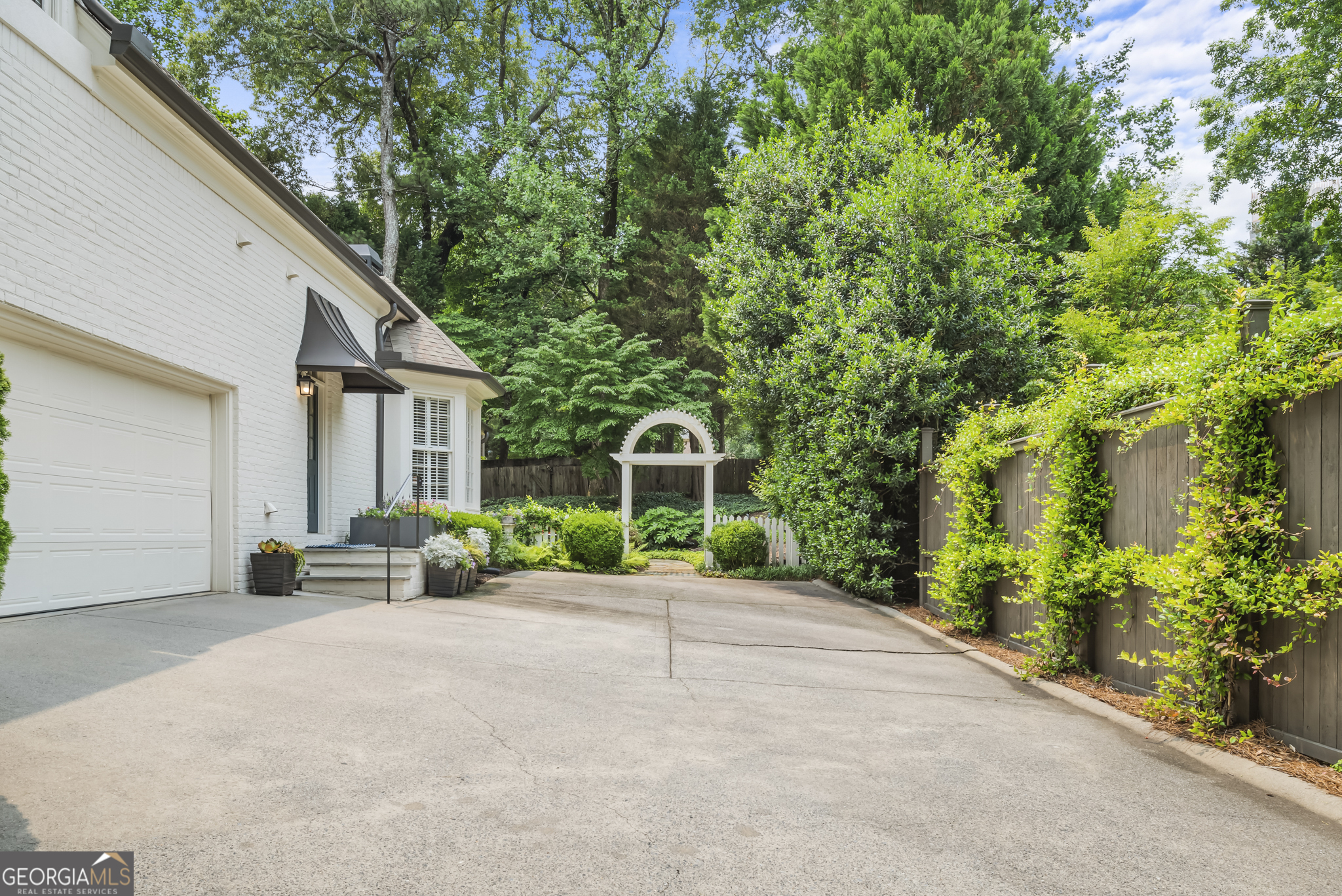 885 Carlton Ridge NE