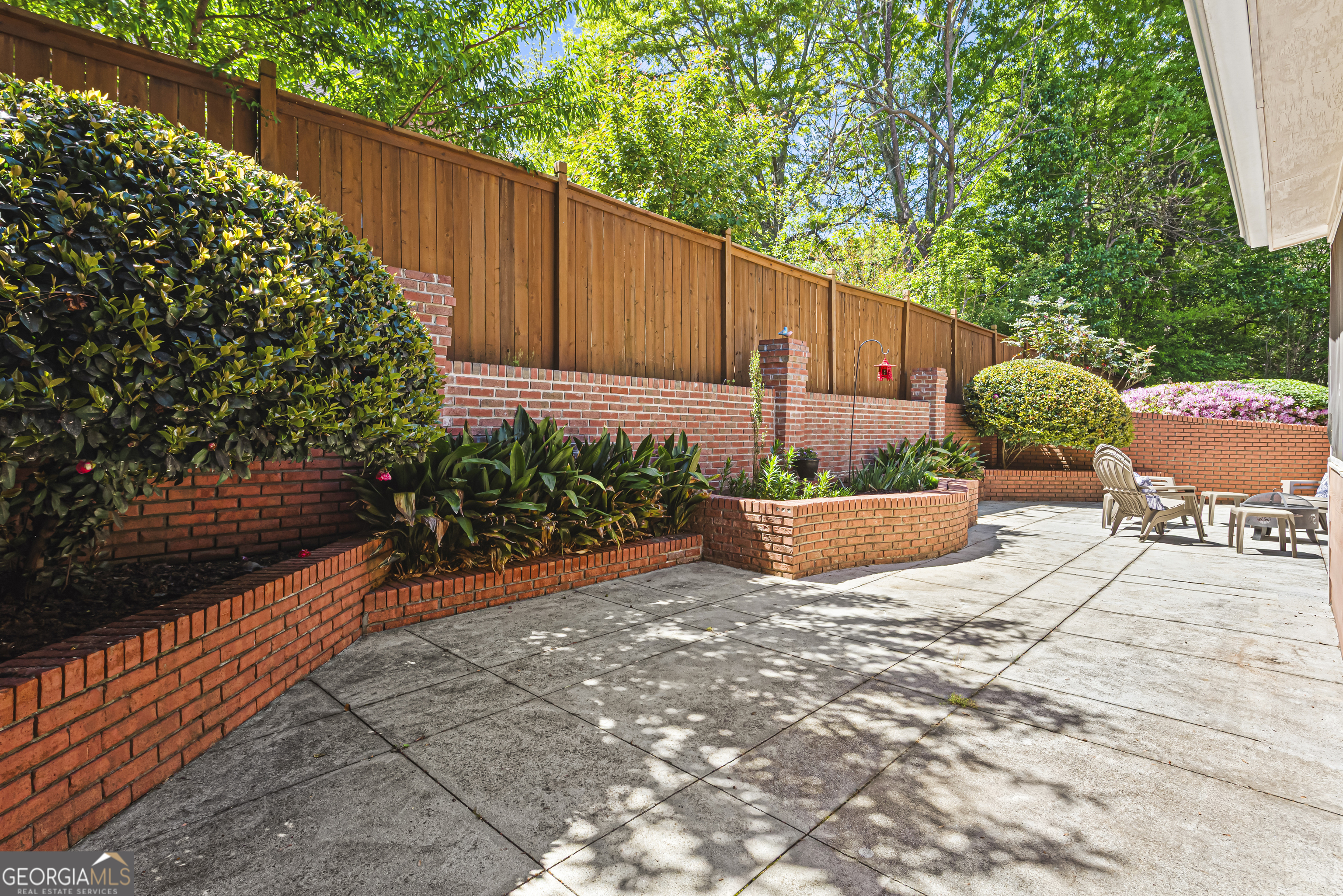 2521 Summeroak Drive