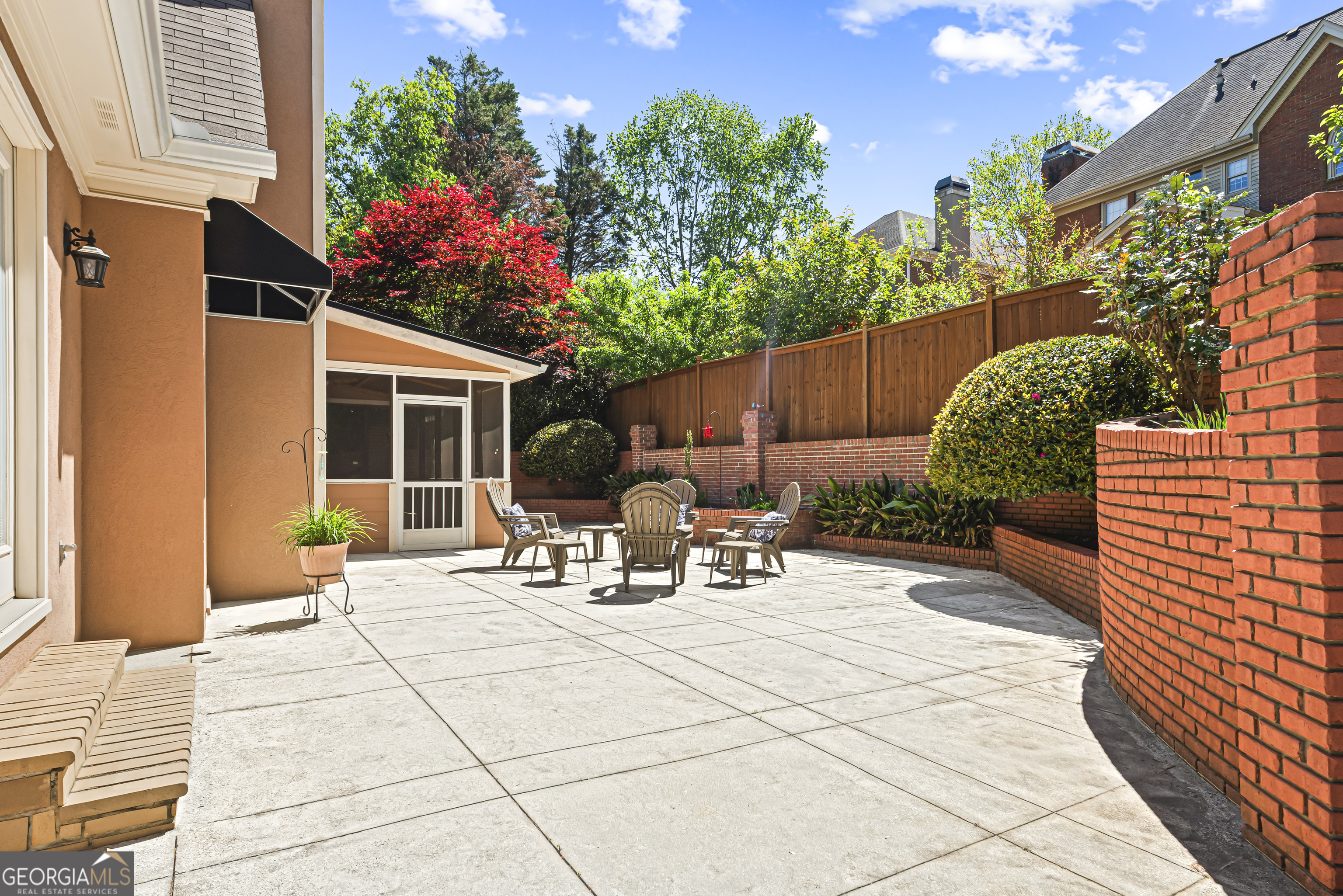 2521 Summeroak Drive