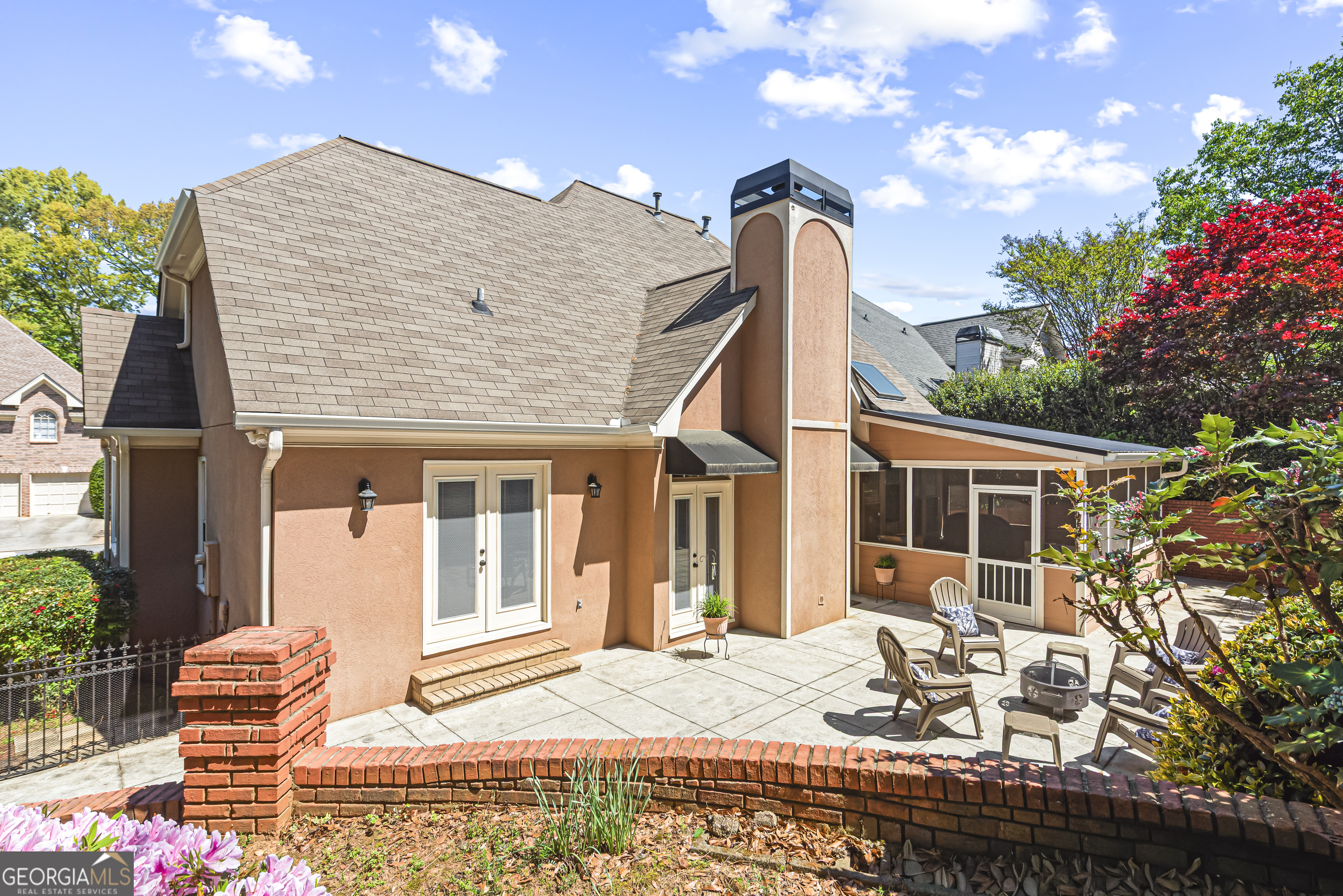 2521 Summeroak Drive