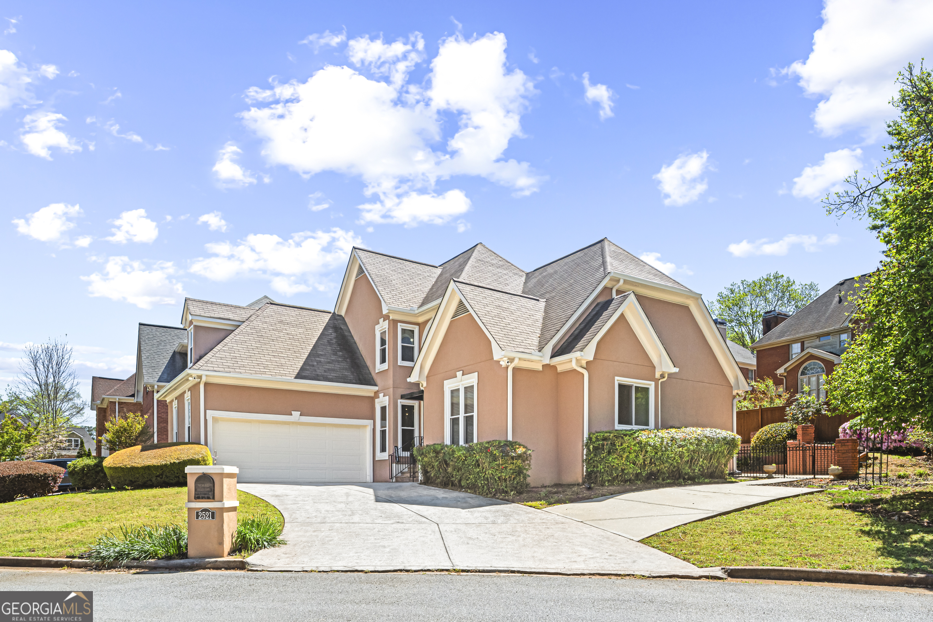 2521 Summeroak Drive