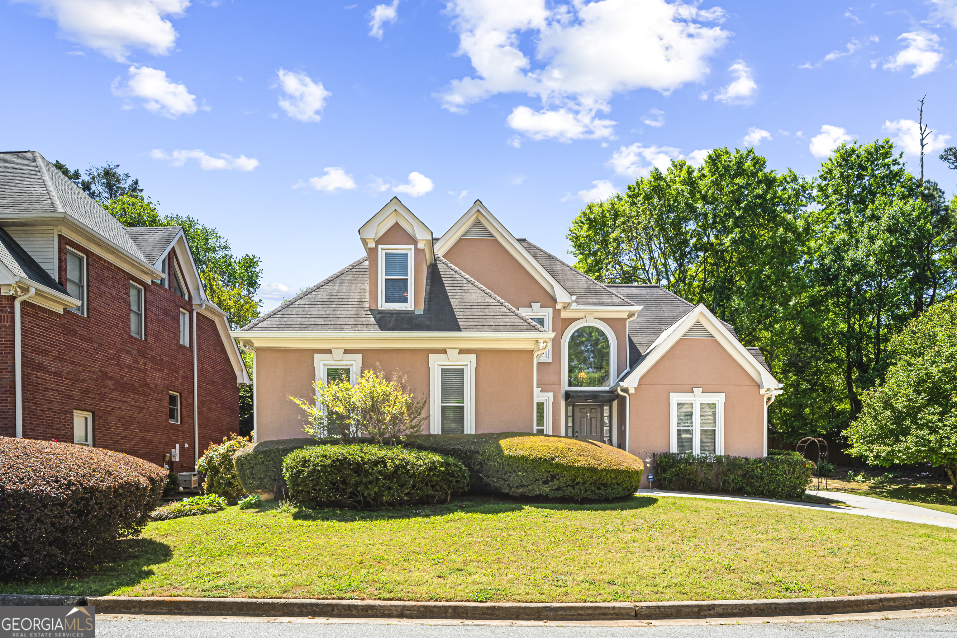 2521 Summeroak Drive