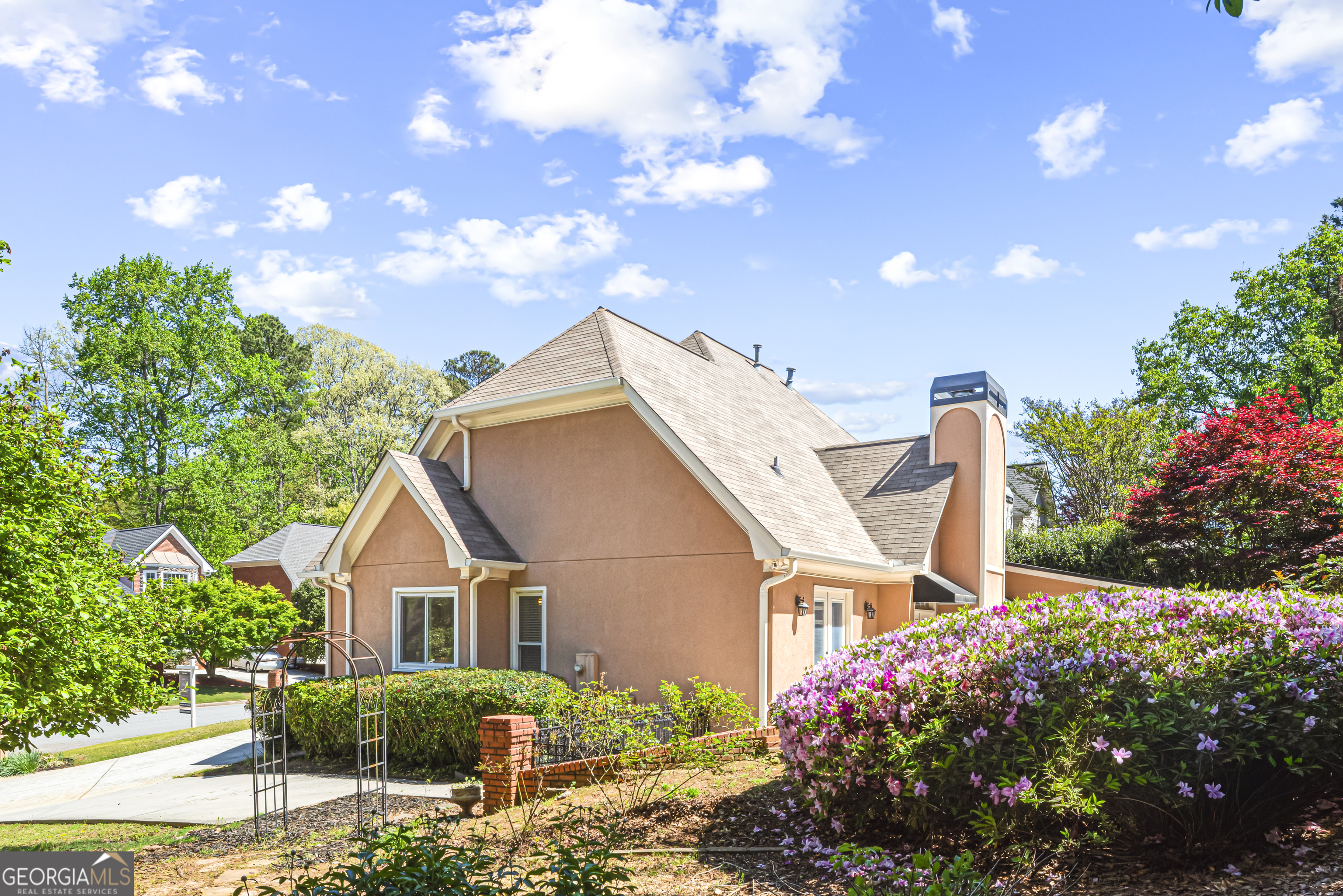 2521 Summeroak Drive
