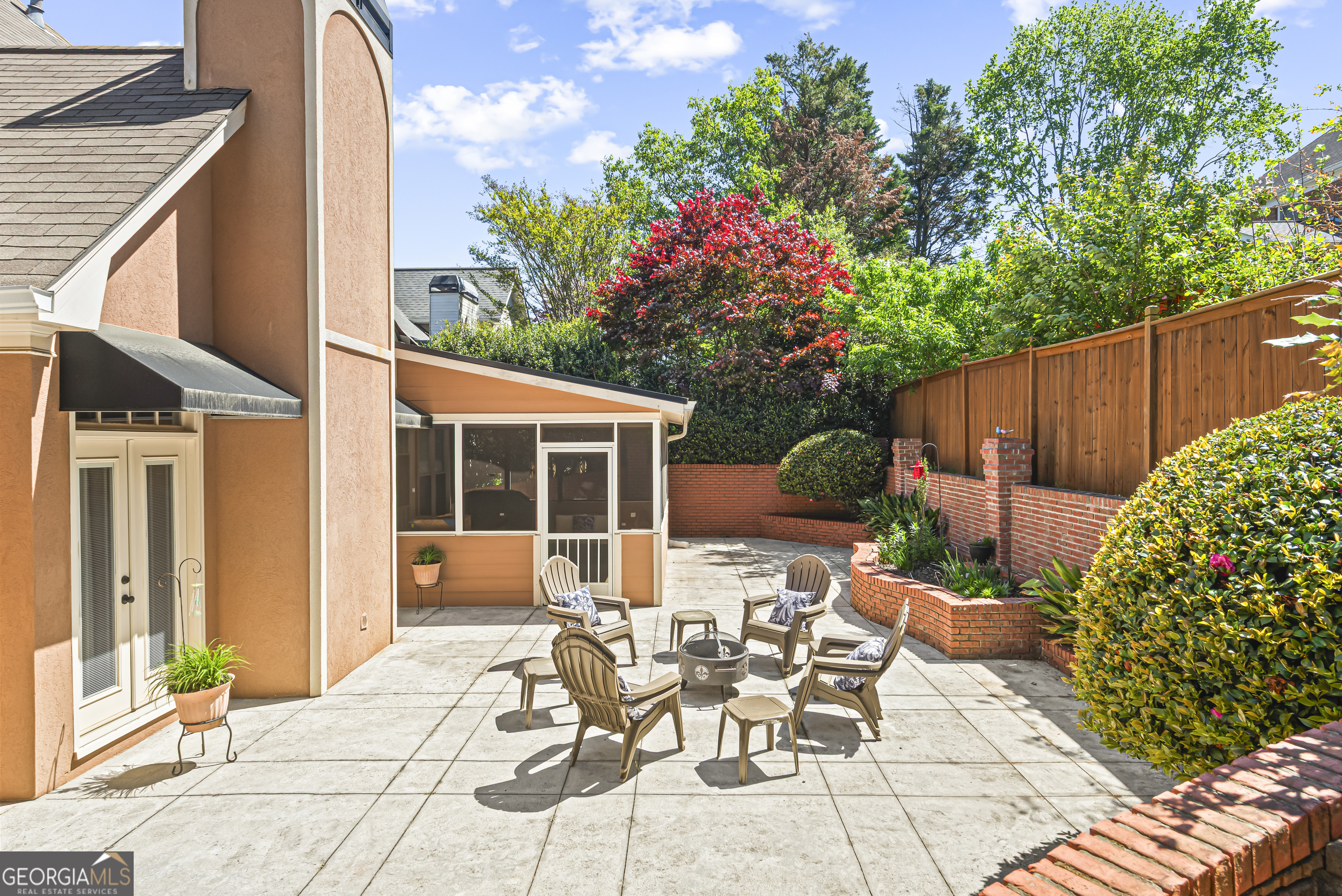 2521 Summeroak Drive