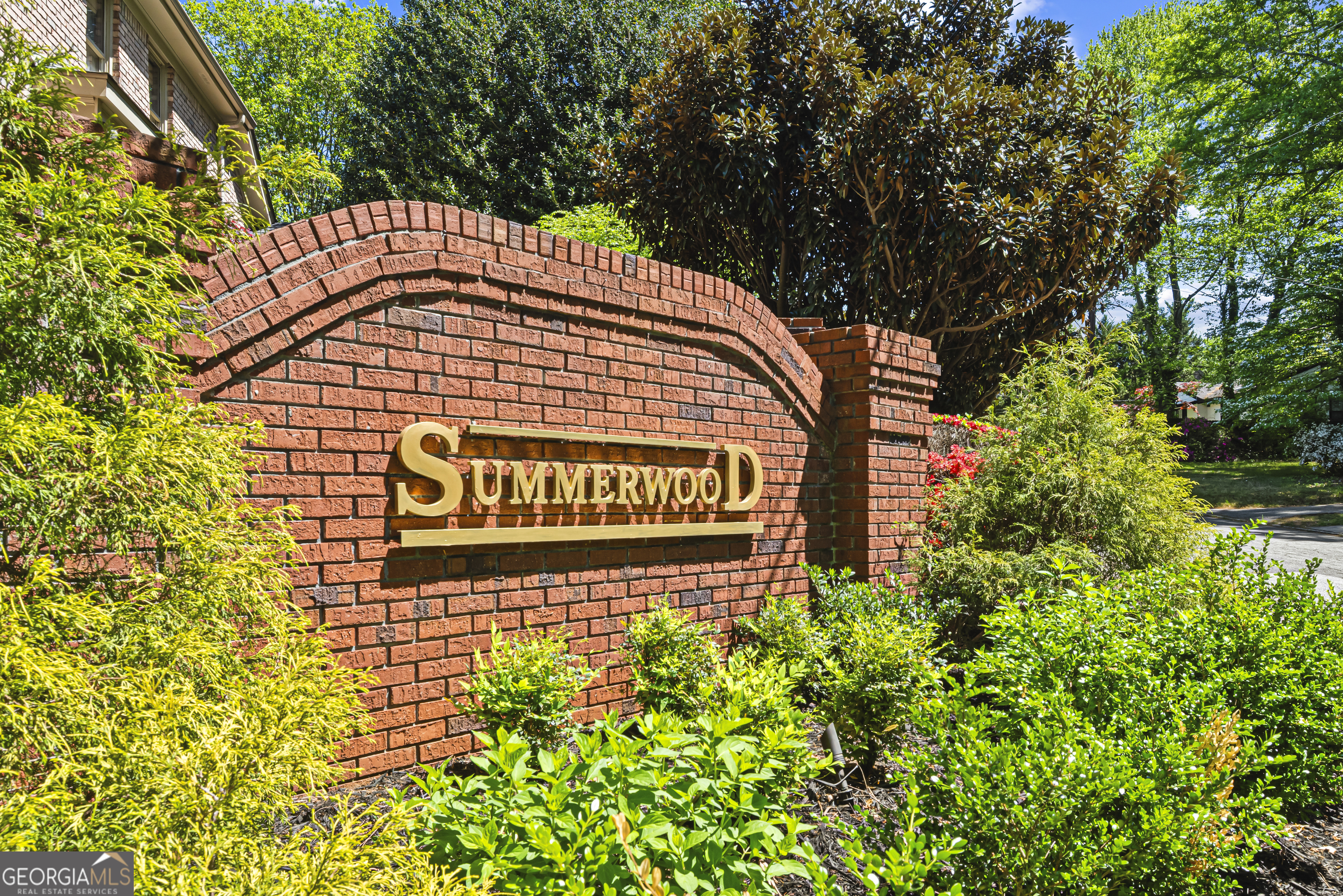 2521 Summeroak Drive