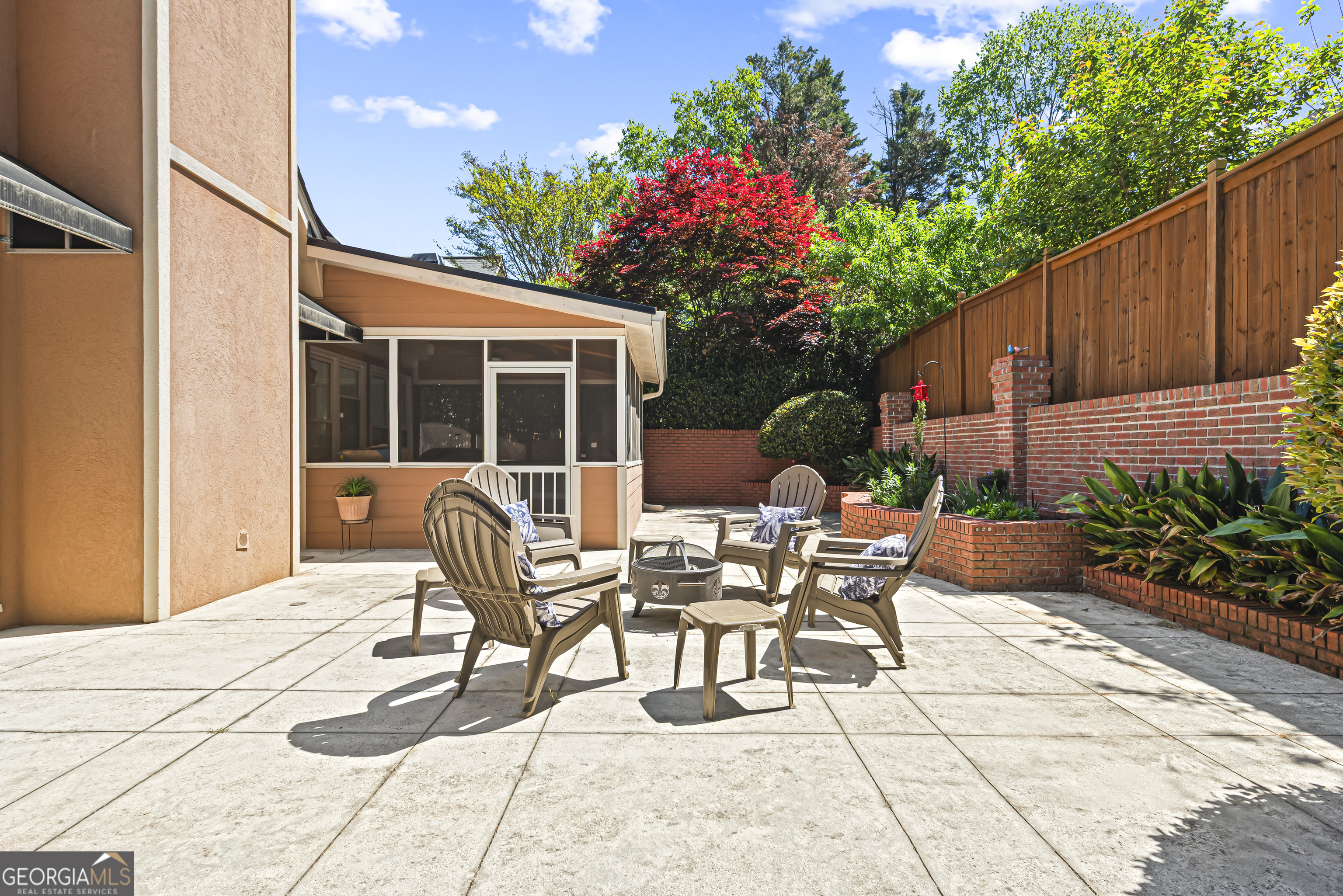 2521 Summeroak Drive