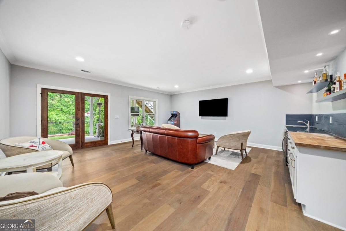 6321 Hunting Creek Road