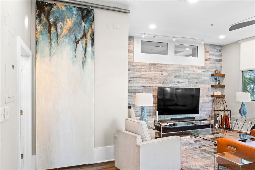 2881 Peachtree Road NE Unit 605