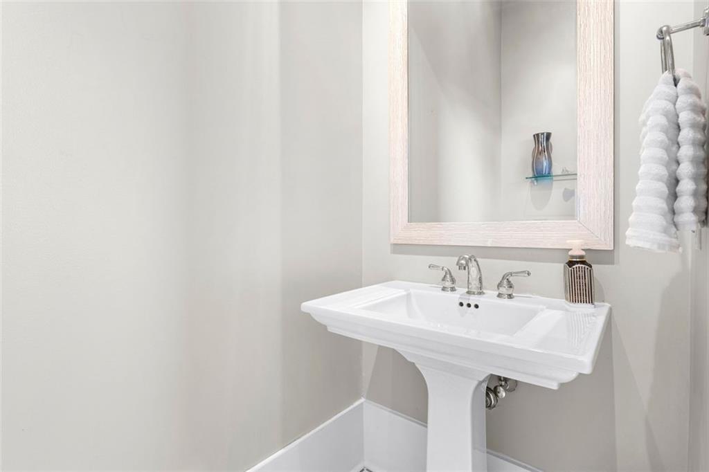2881 Peachtree Road NE Unit 605