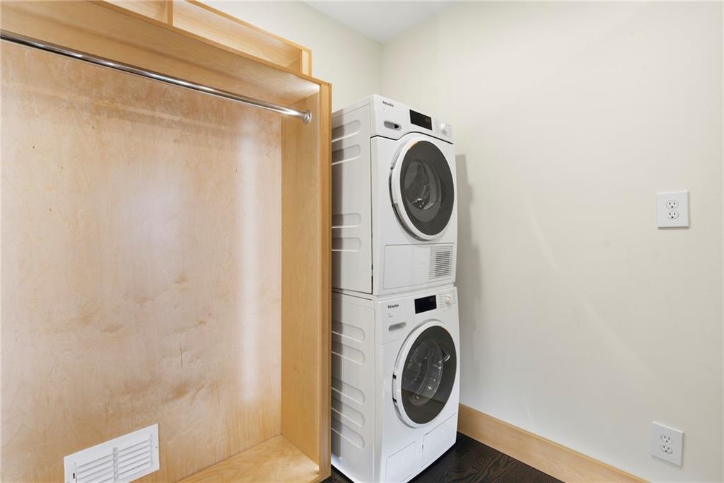 3326 Shoreland Drive