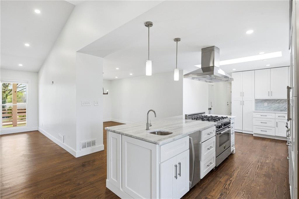 3326 Shoreland Drive